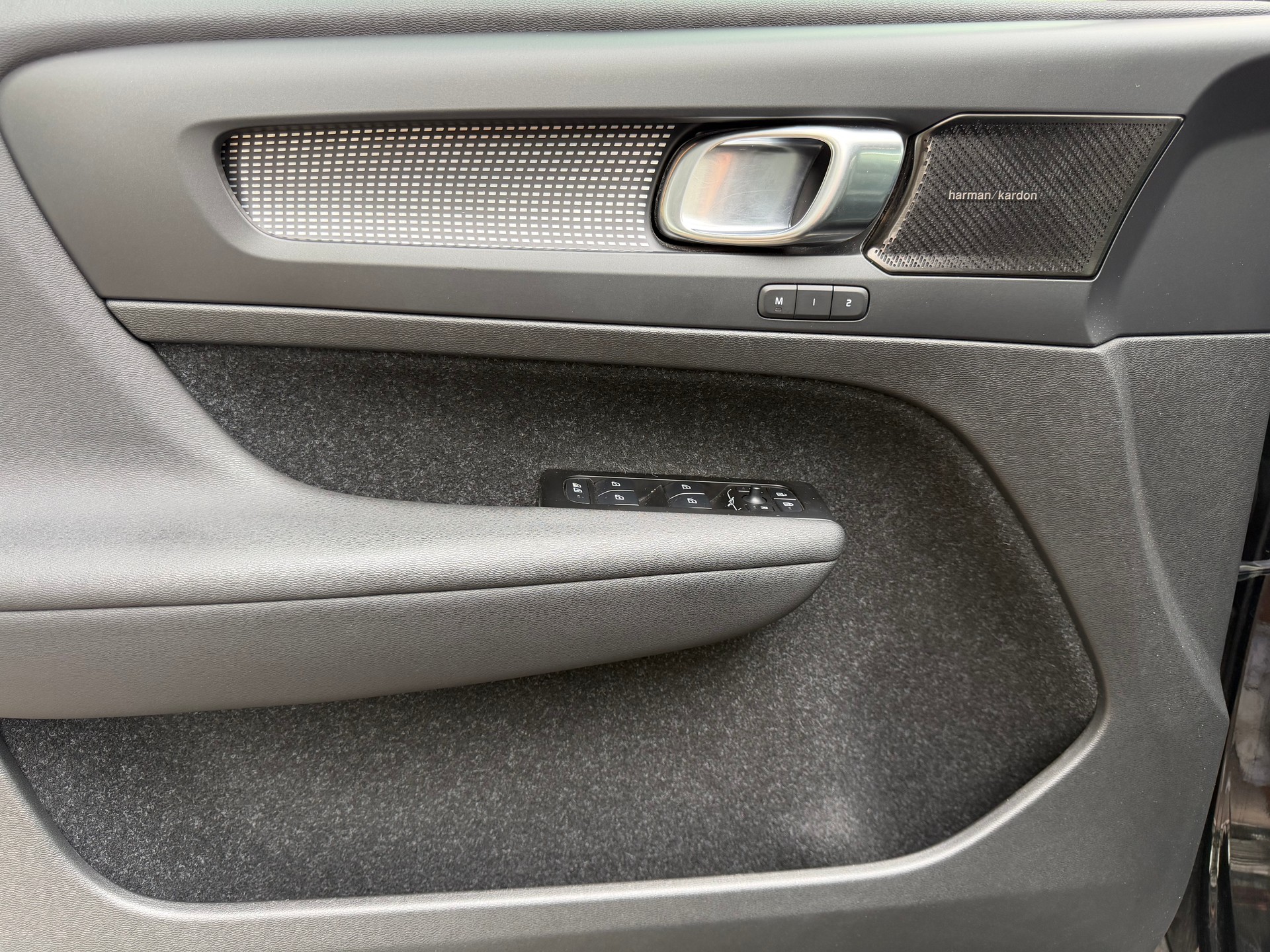 VOLVO XC40 P8 Twin Pro AWD ***Anhängerkupplung 1500Kg***-image-15