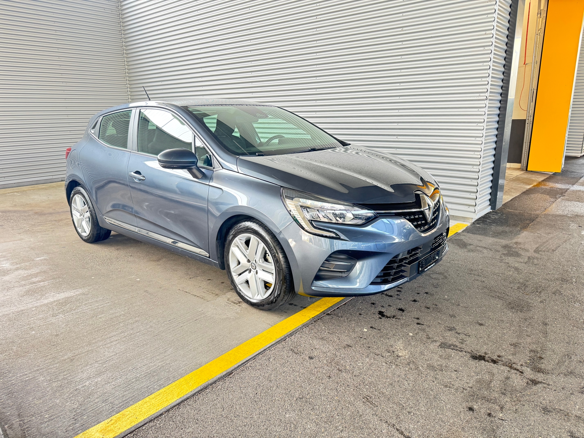 RENAULT Clio 1.0 TCe Zen CVT-image-0