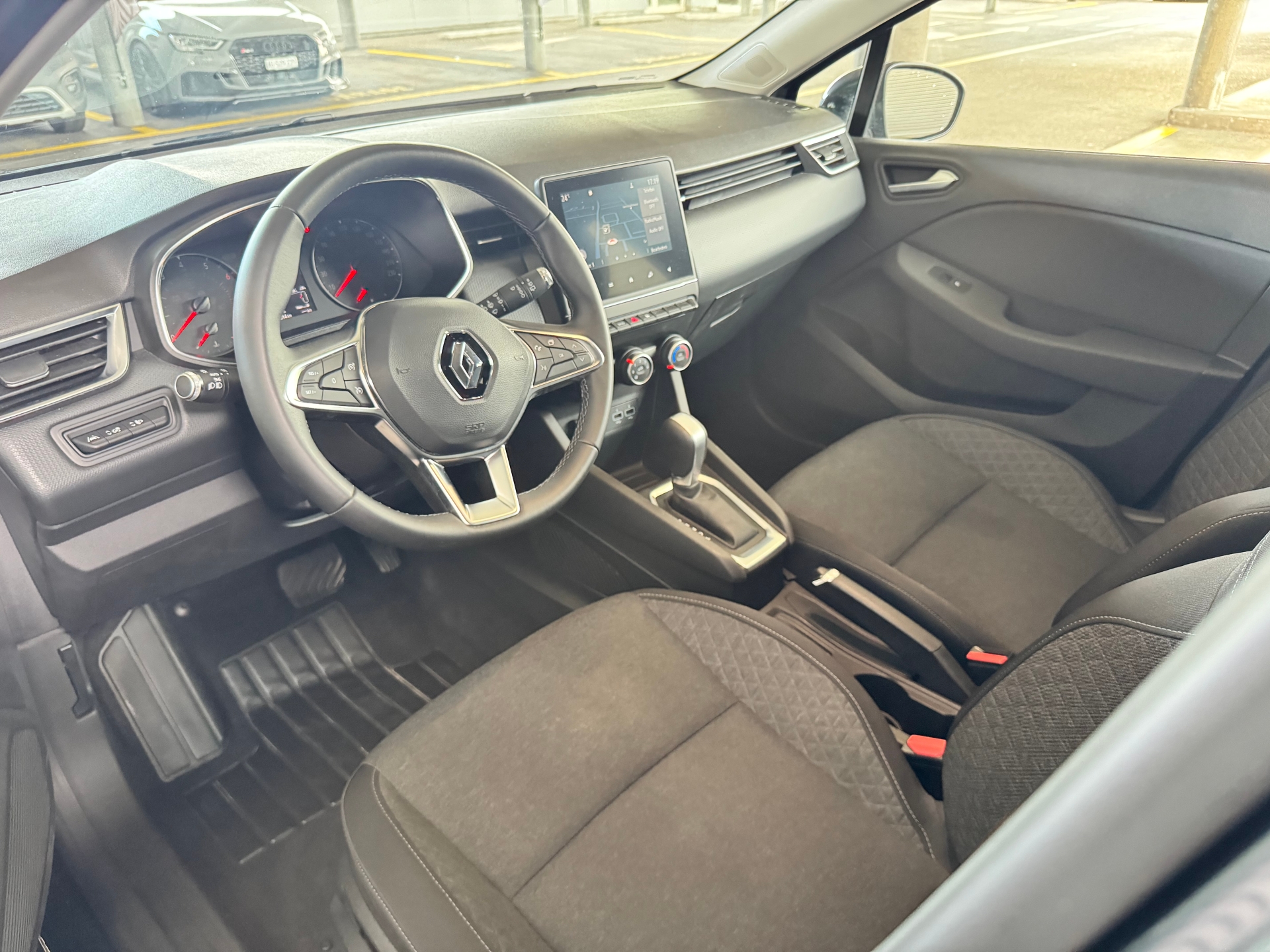 RENAULT Clio 1.0 TCe Zen CVT-image-5