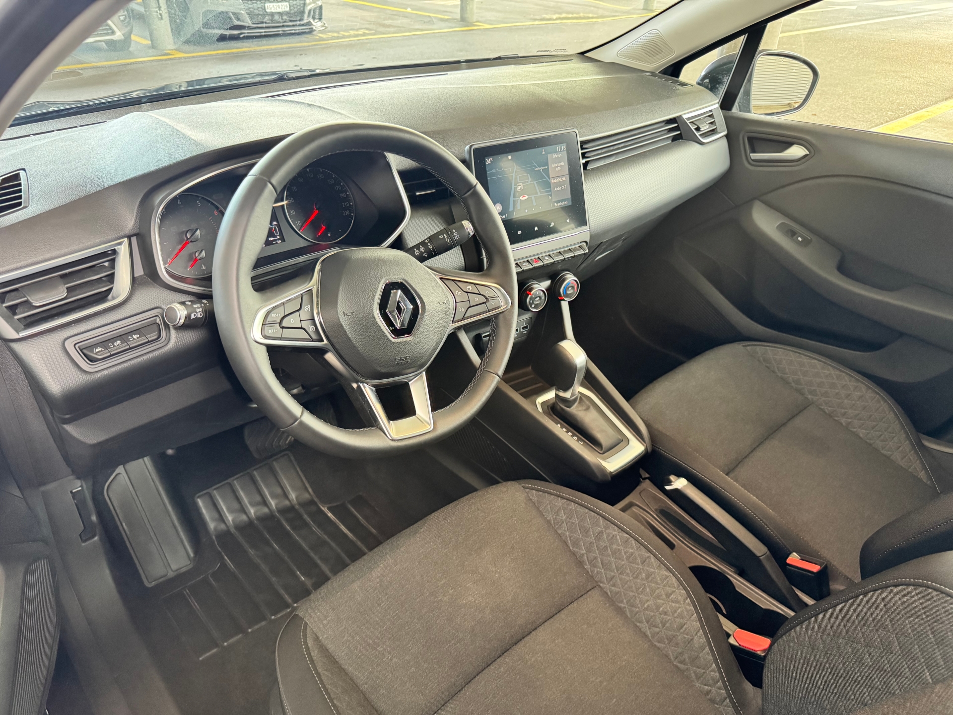 RENAULT Clio 1.0 TCe Zen CVT-image-4