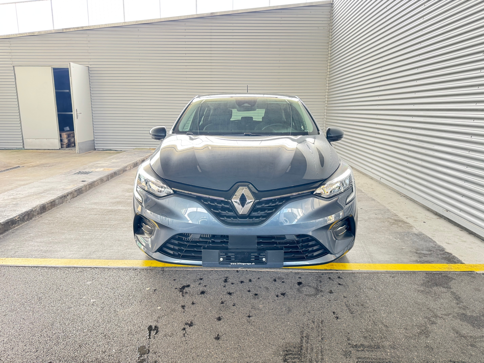 RENAULT Clio 1.0 TCe Zen CVT-image-1
