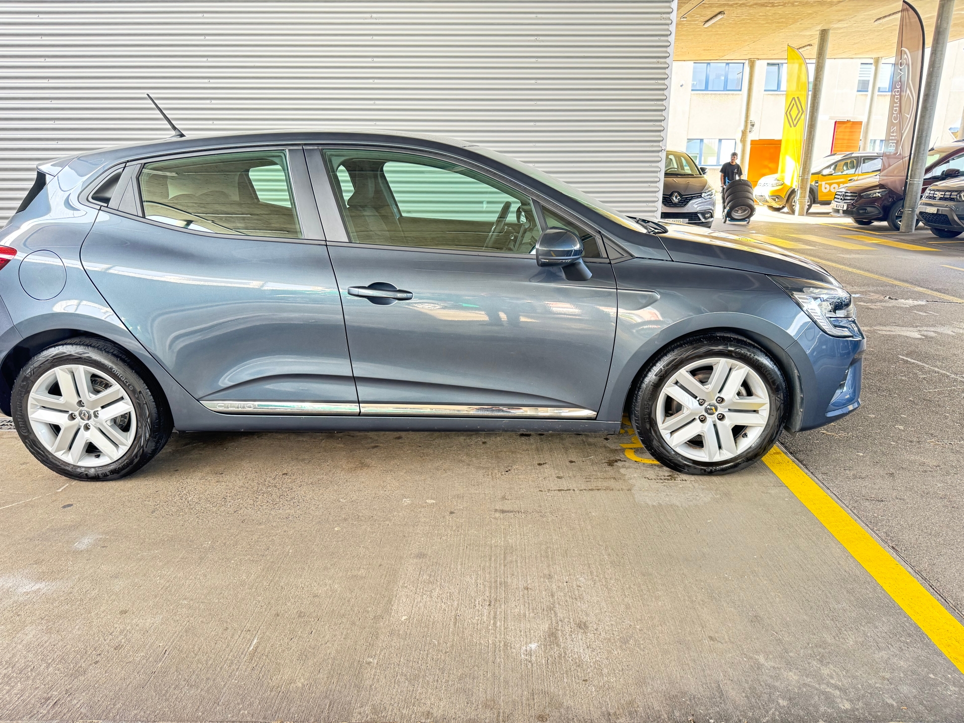 RENAULT Clio 1.0 TCe Zen CVT-image-2