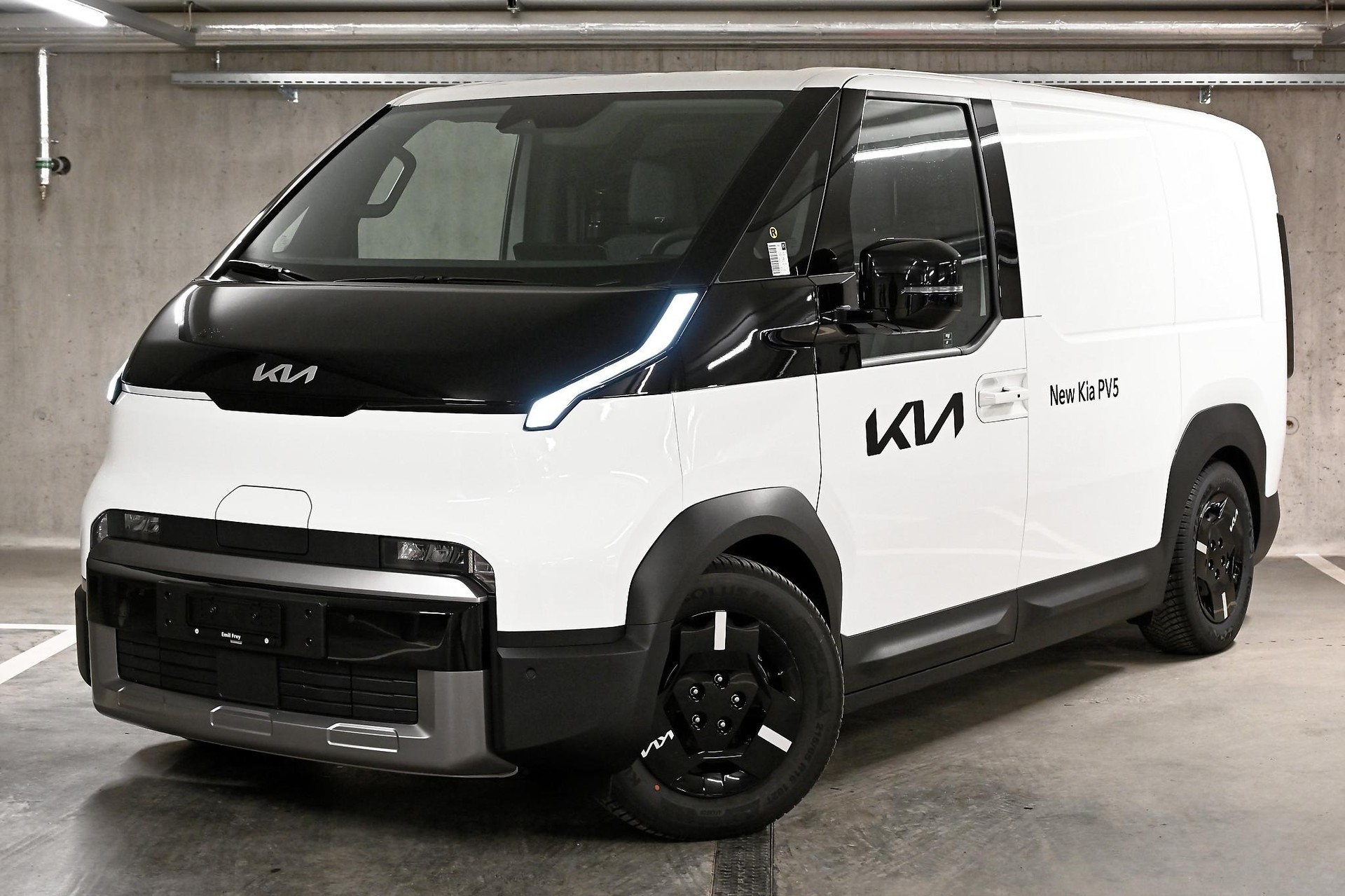 KIA PV5 Cargo 71.2 kWh Plus-image-0