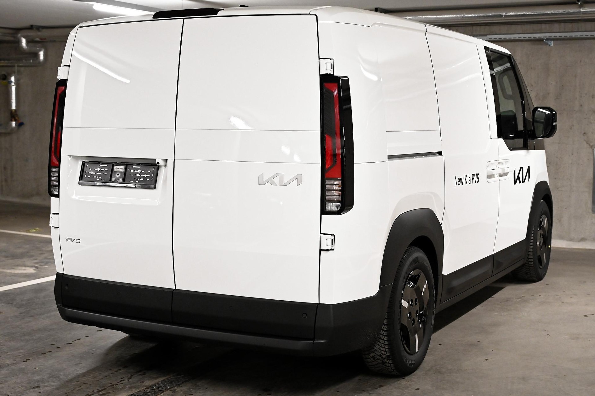 KIA PV5 Cargo 71.2 kWh Plus-image-14