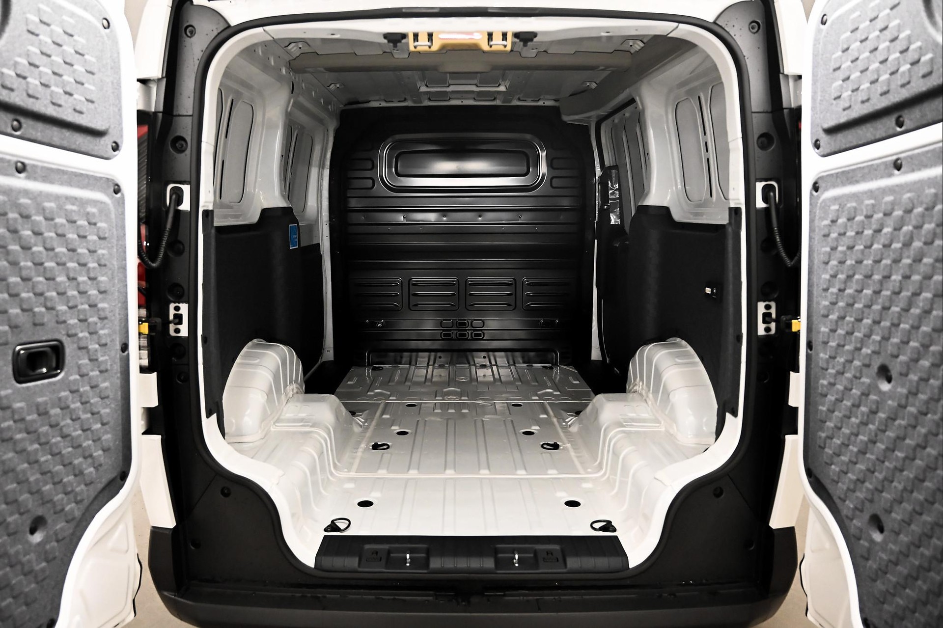 KIA PV5 Cargo 71.2 kWh Plus-image-8