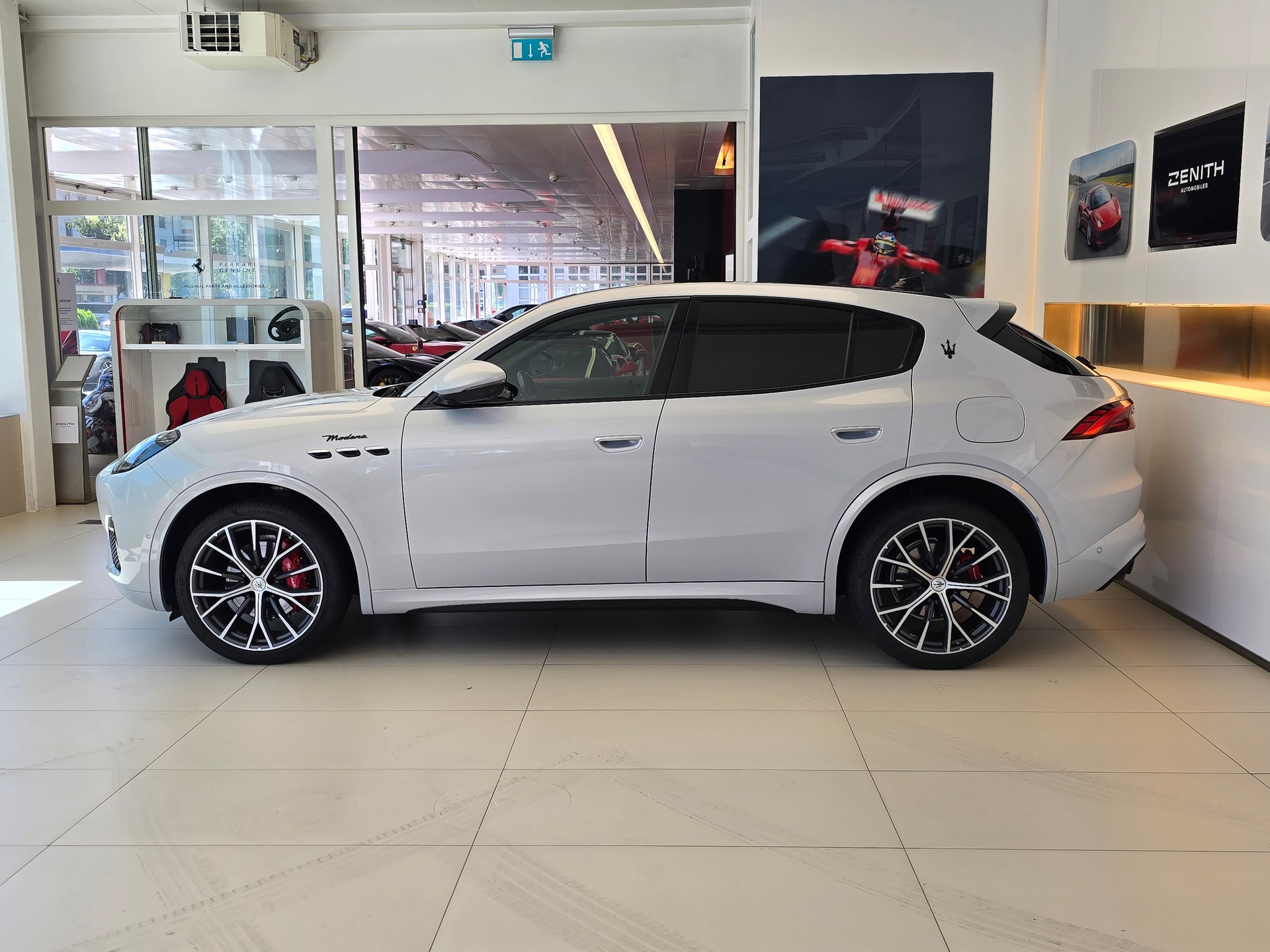 MASERATI Grecale 2.0 MHEV Modena Hybrid Automatica-image-7