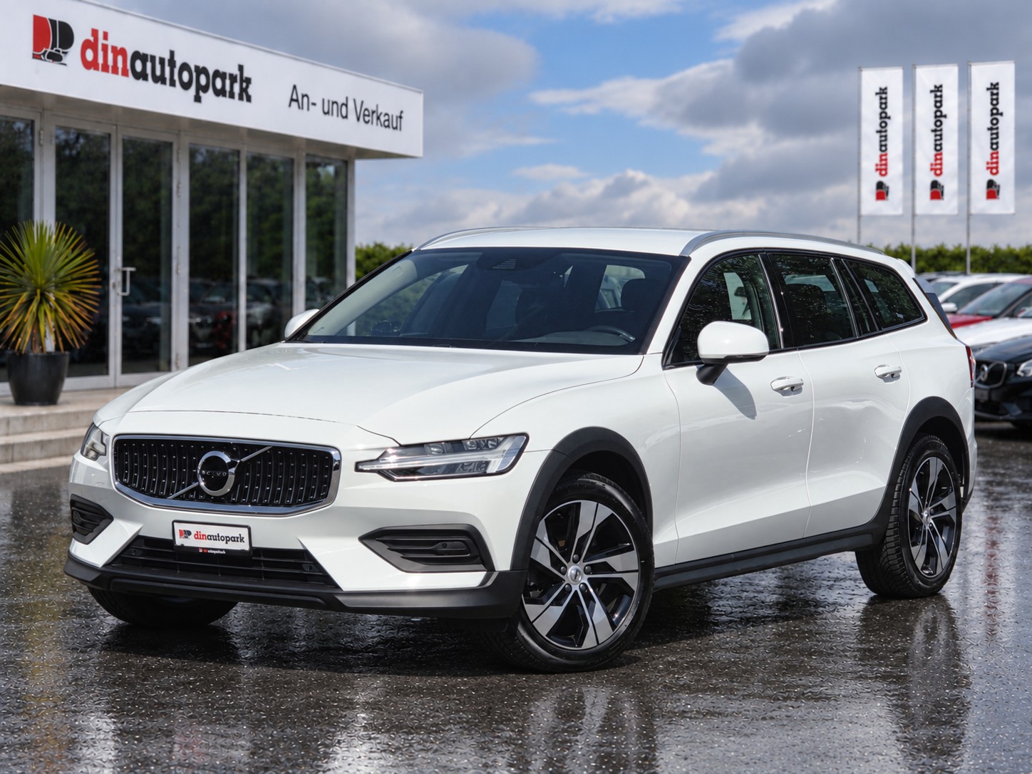 VOLVO VOLVO V60 Cross Country B4 D AWD Geartronic | CH-Fahrzeug | Gratis-Service bis 150'000 km | Top Zustand | Top Ausstattung-image-0