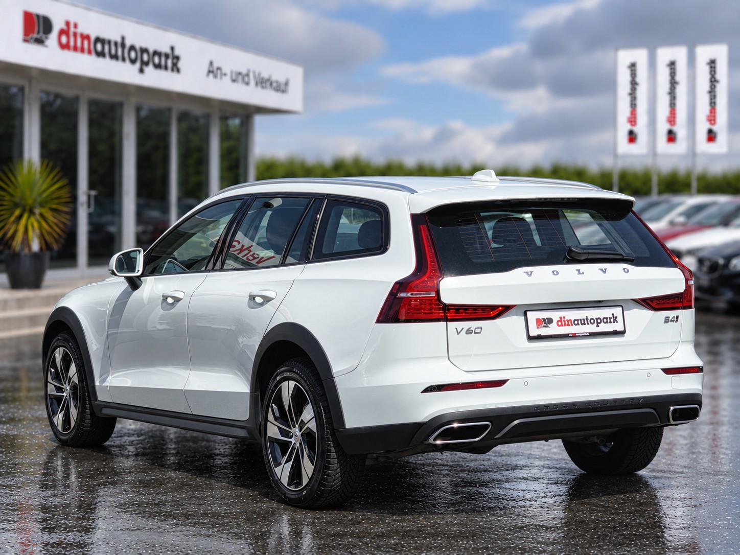 VOLVO VOLVO V60 Cross Country B4 D AWD Geartronic | CH-Fahrzeug | Gratis-Service bis 150'000 km | Top Zustand | Top Ausstattung-image-4