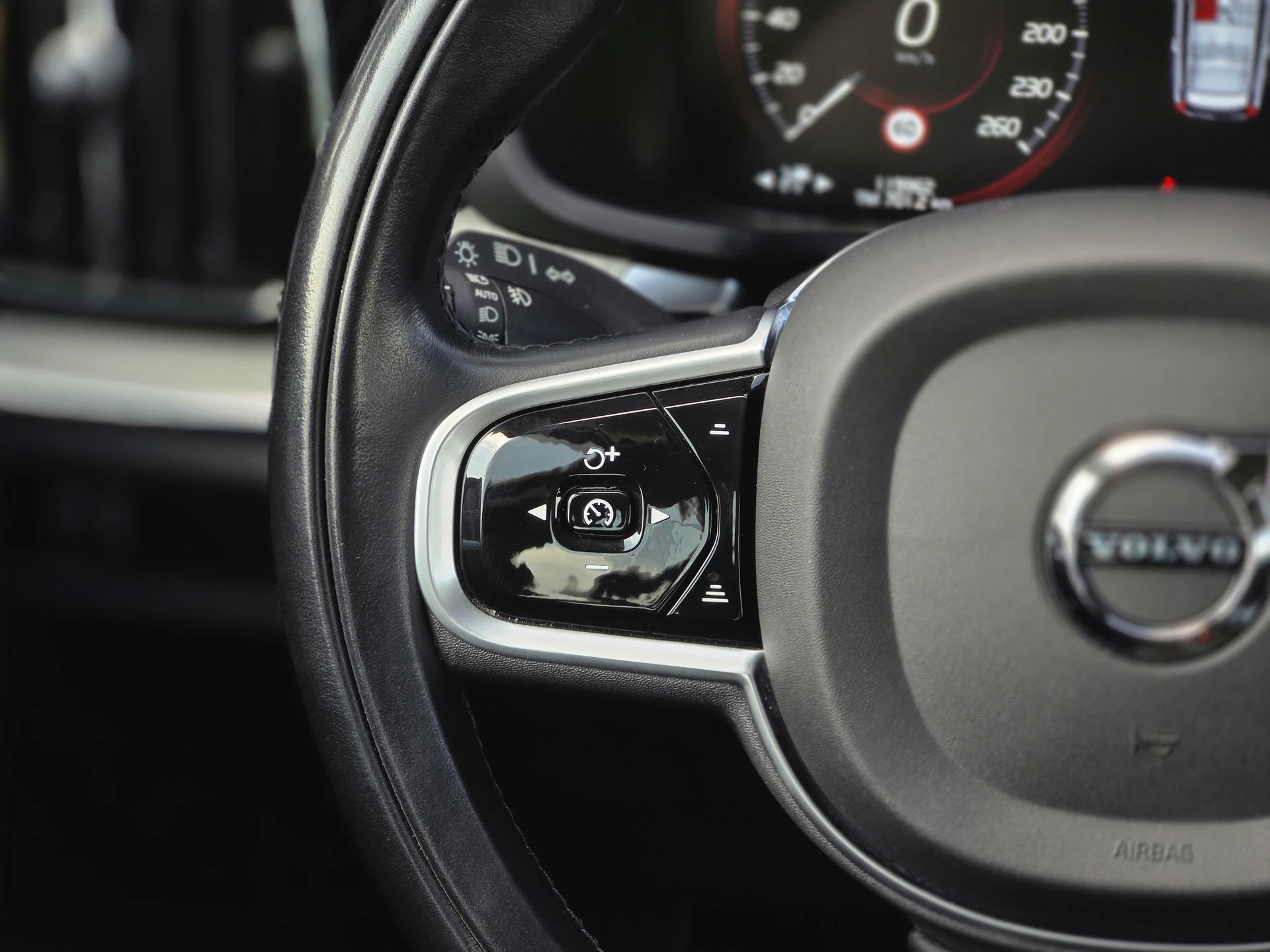 VOLVO VOLVO V60 Cross Country B4 D AWD Geartronic | CH-Fahrzeug | Gratis-Service bis 150'000 km | Top Zustand | Top Ausstattung-image-11