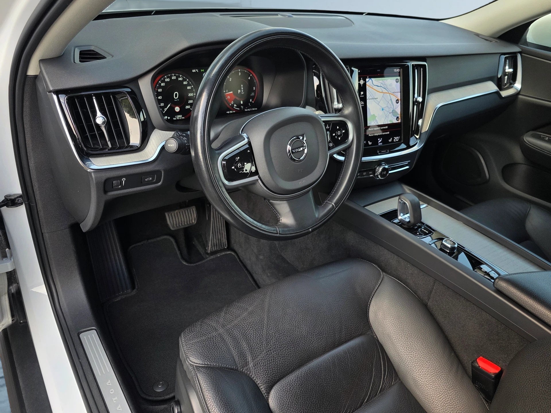 VOLVO VOLVO V60 Cross Country B4 D AWD Geartronic | CH-Fahrzeug | Gratis-Service bis 150'000 km | Top Zustand | Top Ausstattung-image-6