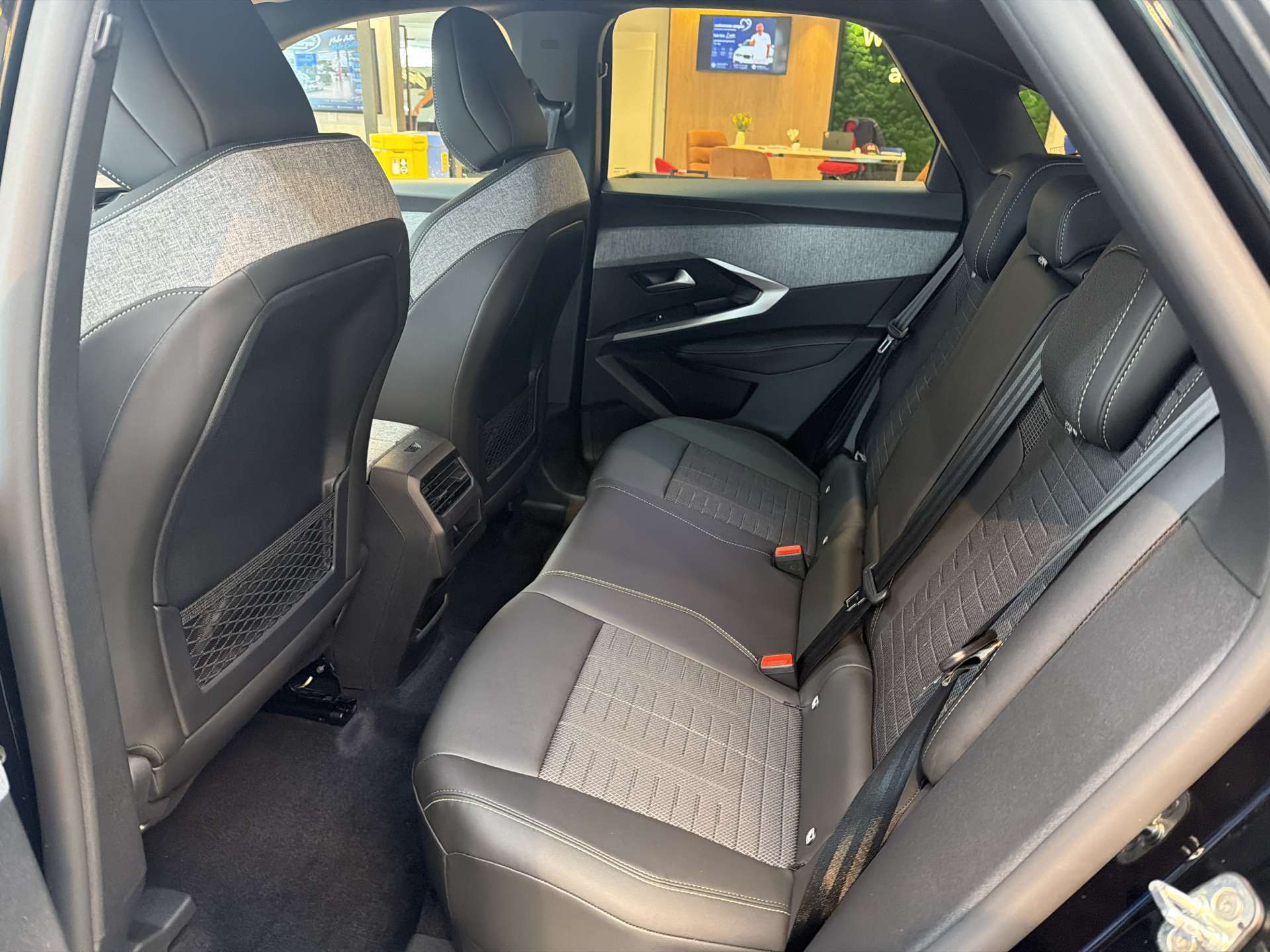 PEUGEOT 3008 145 GT Hybrid e-DCS-Automat-image-6