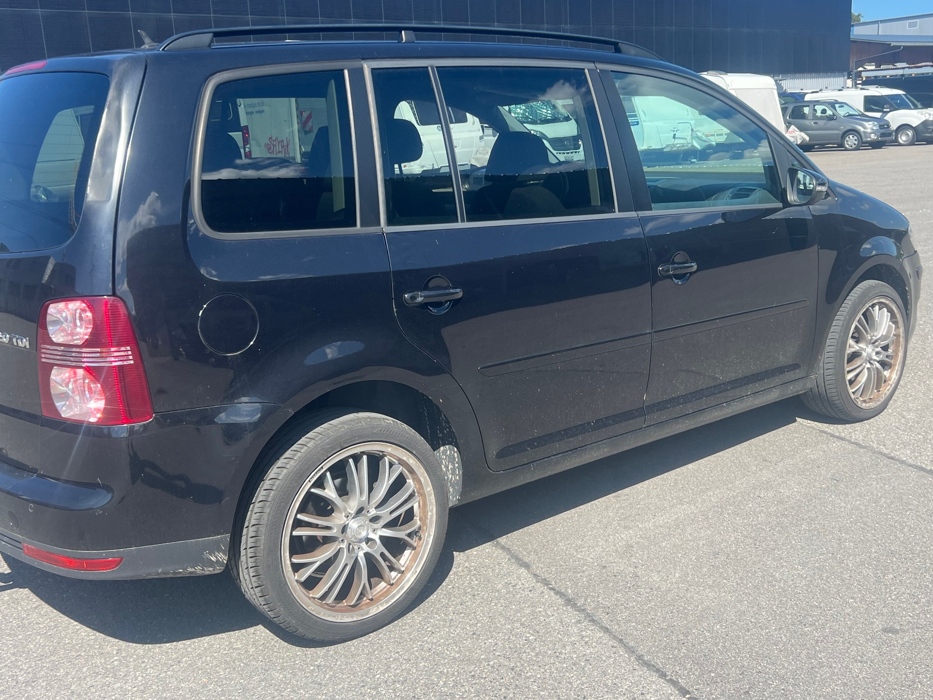 VW Touran 2.0 TDI Trendline-image-5