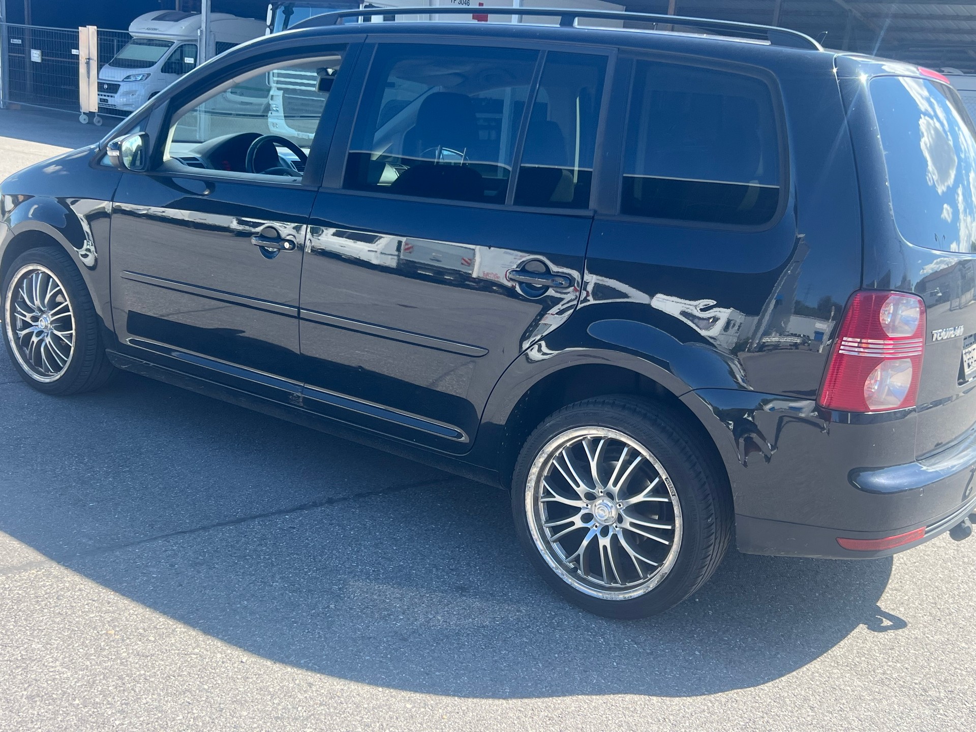 VW Touran 2.0 TDI Trendline-image-3