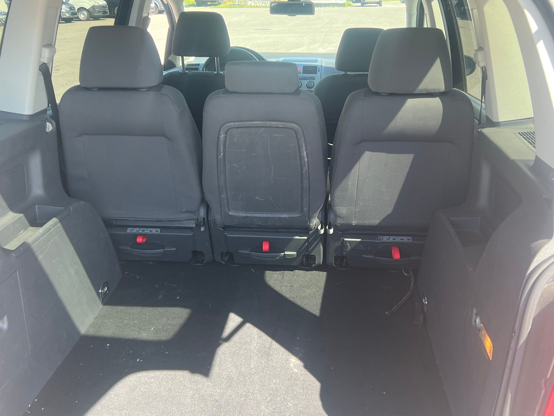 VW Touran 2.0 TDI Trendline-image-6