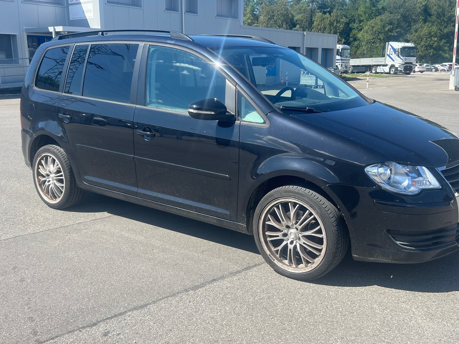 VW Touran 2.0 TDI Trendline-image-1