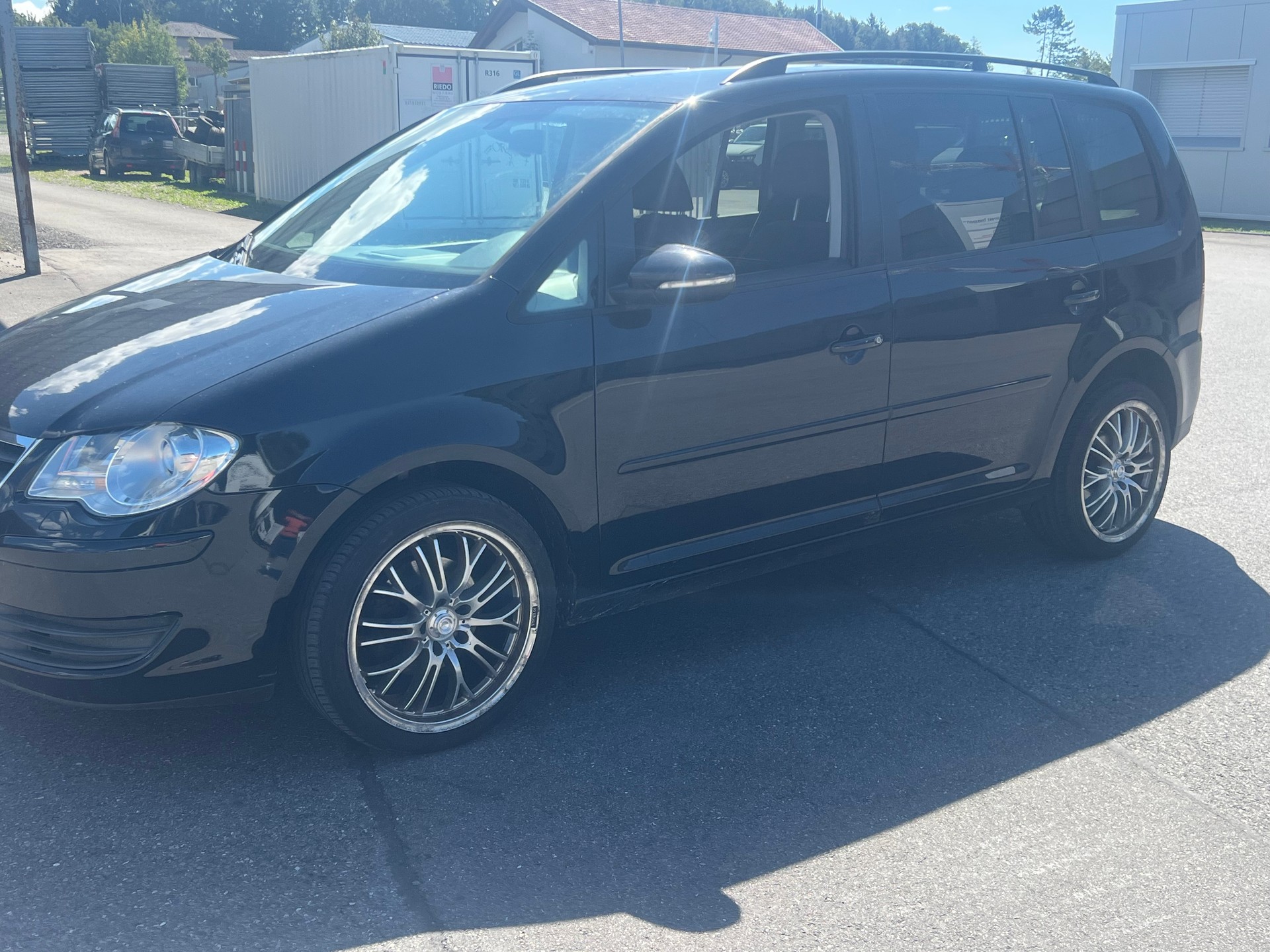 VW Touran 2.0 TDI Trendline-image-4