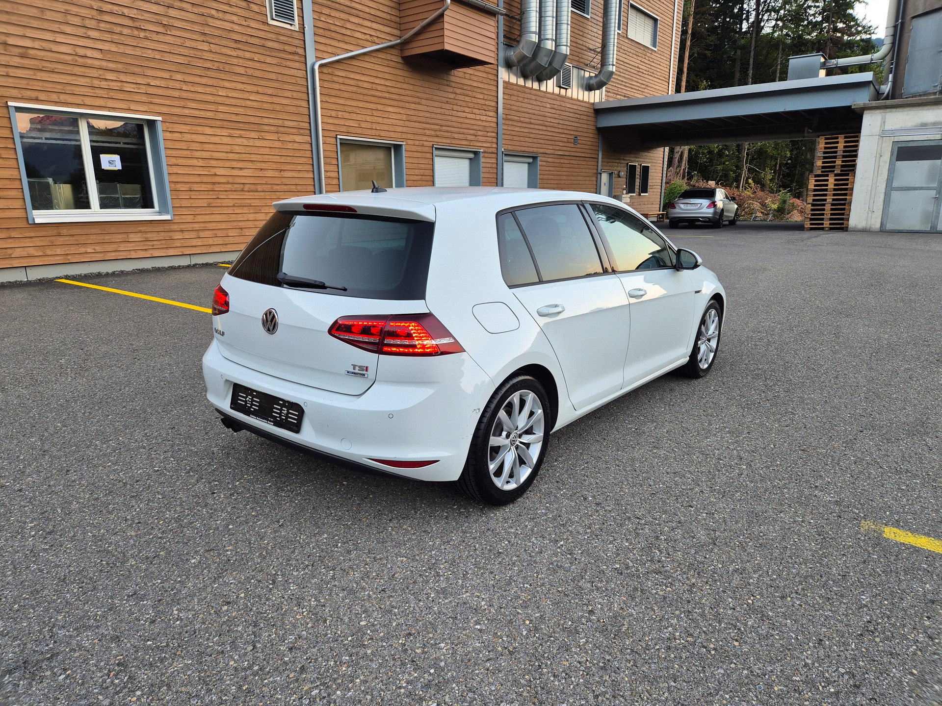 VW Golf 1.4 TSI Lounge-image-4