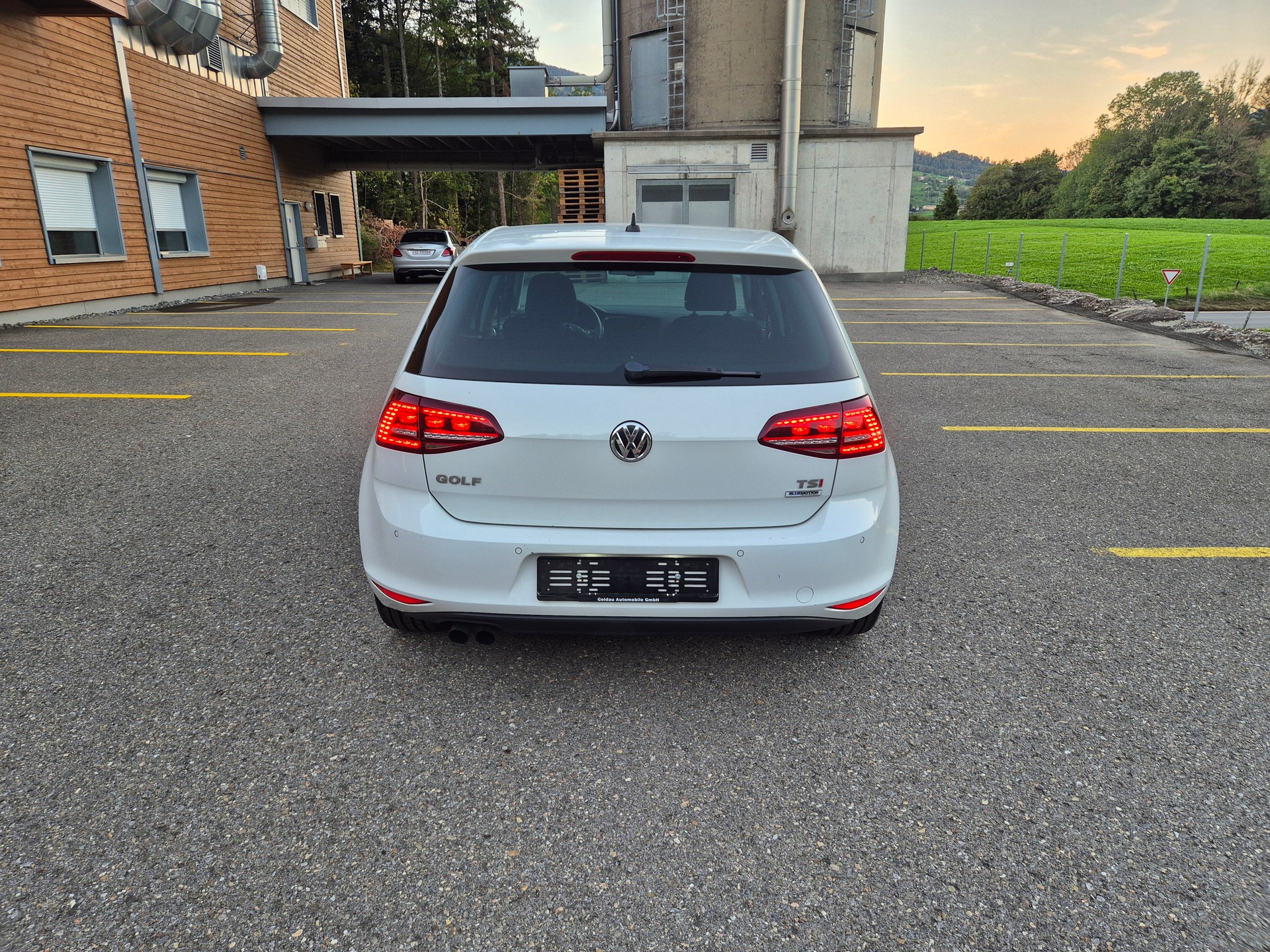 VW Golf 1.4 TSI Lounge-image-3
