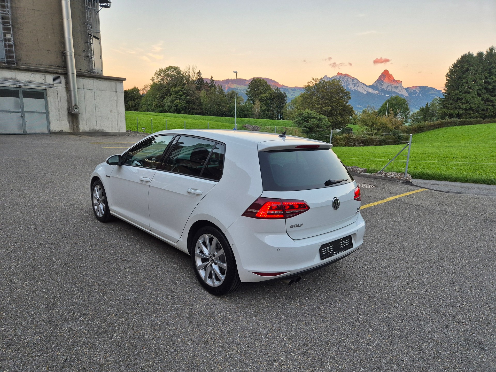 VW Golf 1.4 TSI Lounge-image-2