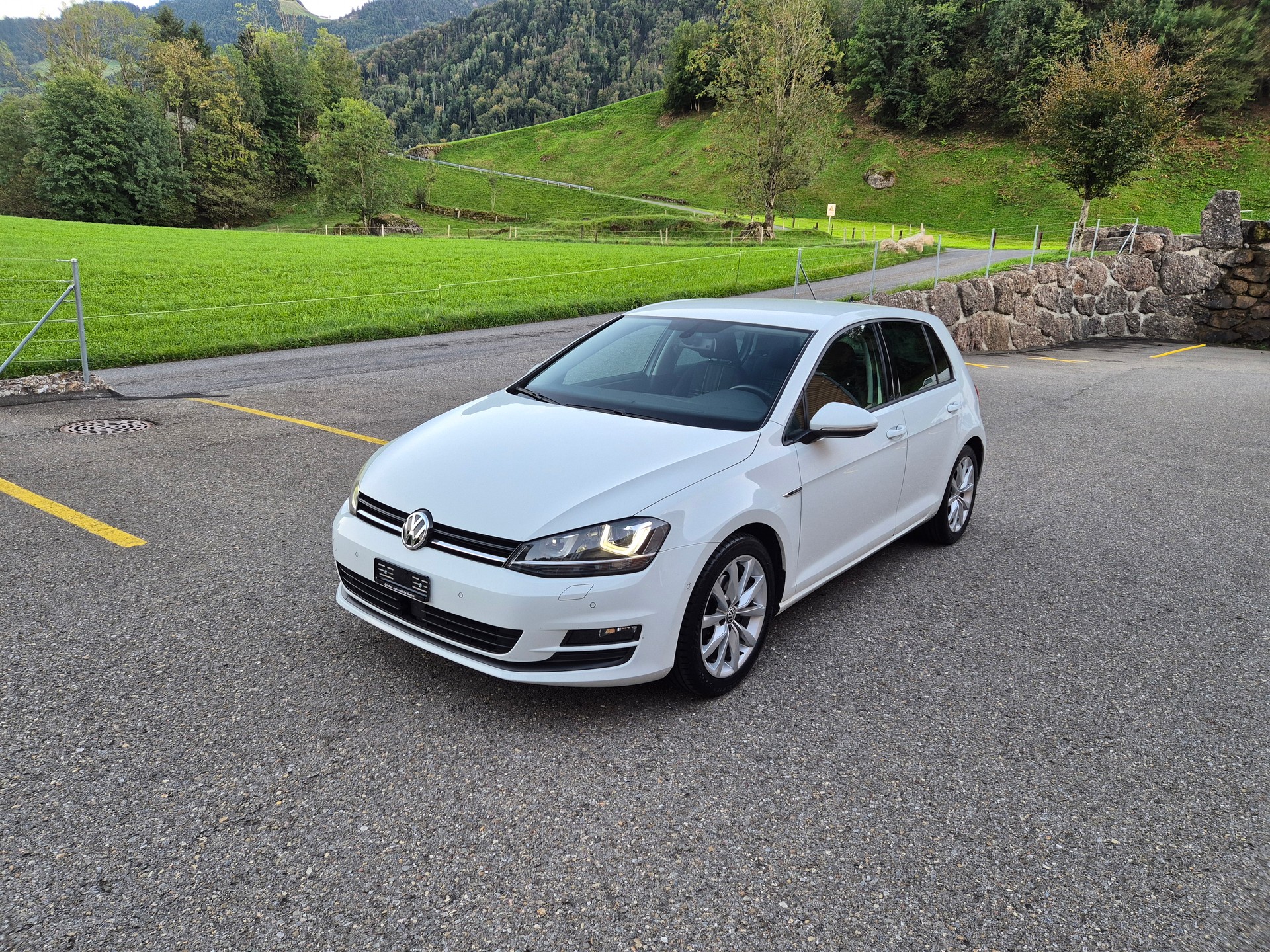 VW Golf 1.4 TSI Lounge-image-0