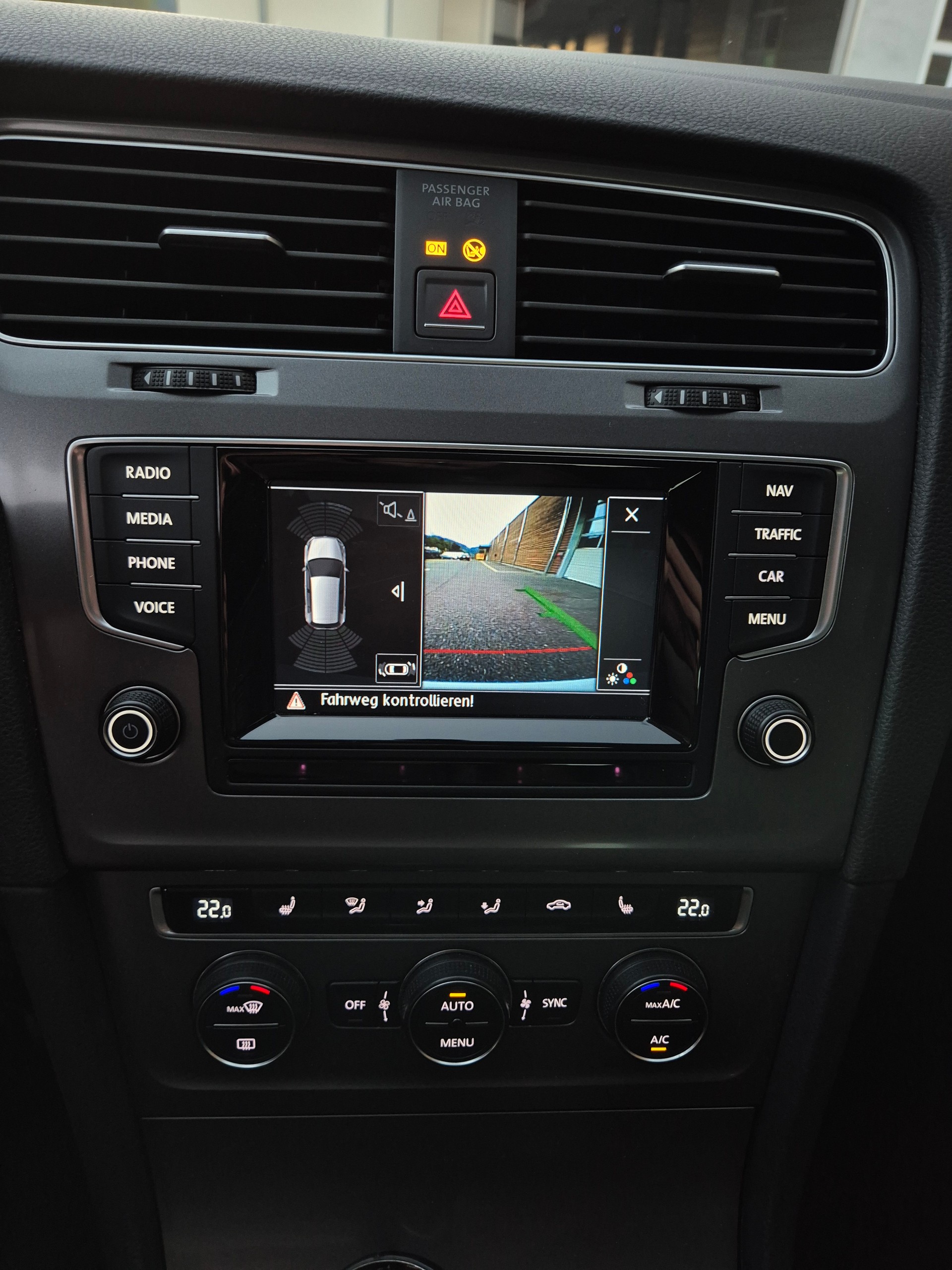 VW Golf 1.4 TSI Lounge-image-10