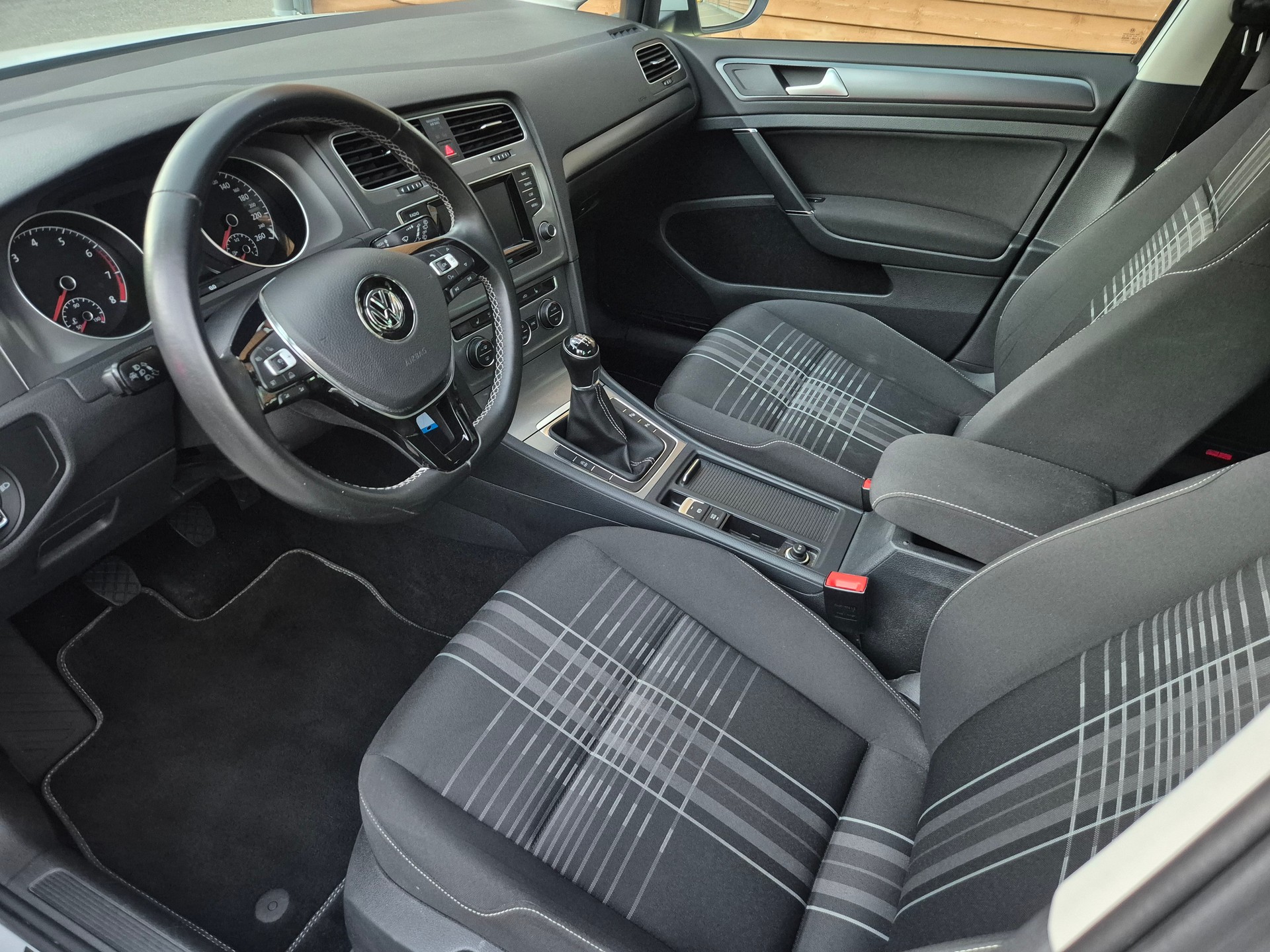 VW Golf 1.4 TSI Lounge-image-6