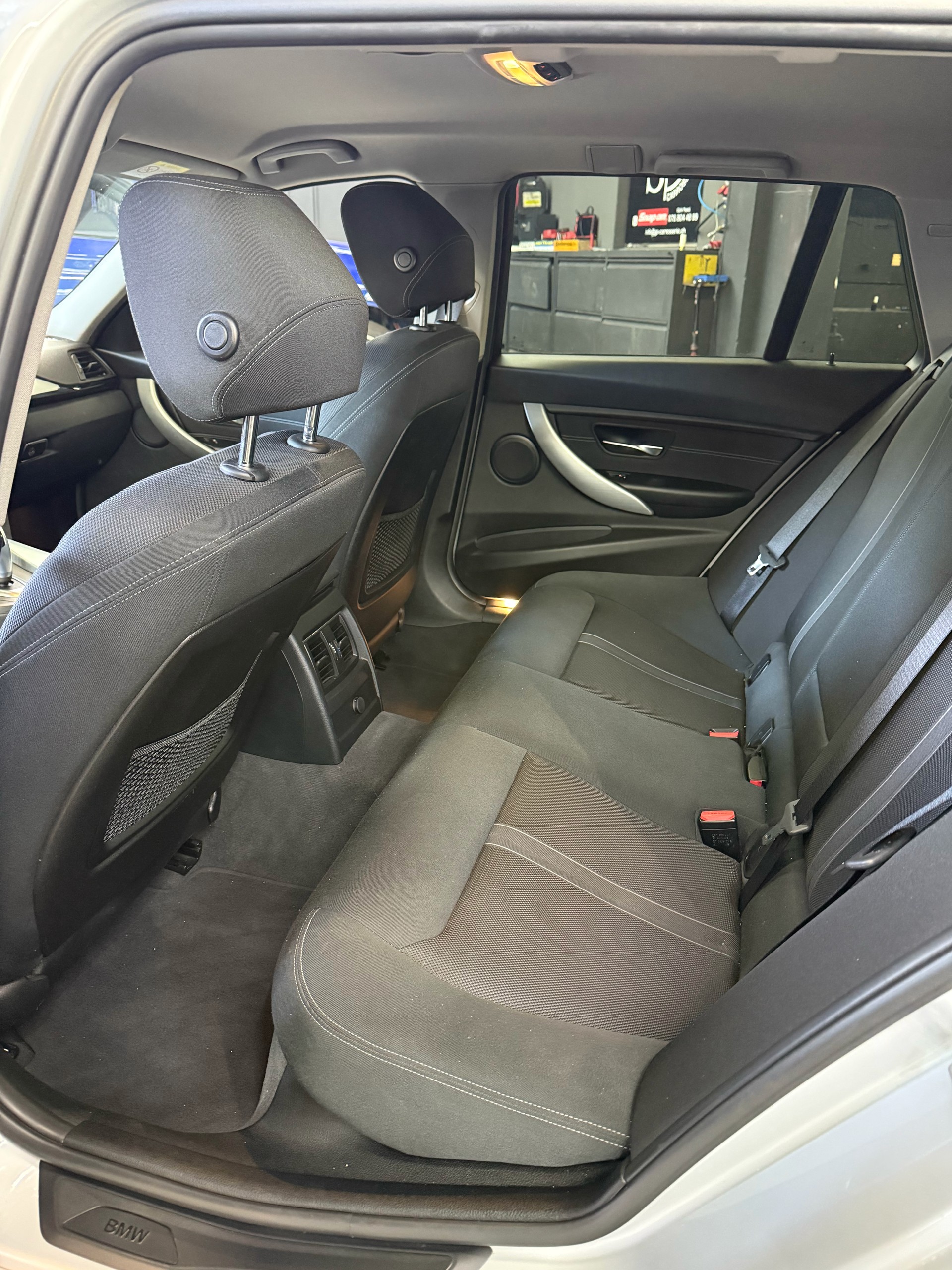 BMW 318d Touring M Sport Line Steptronic-image-9