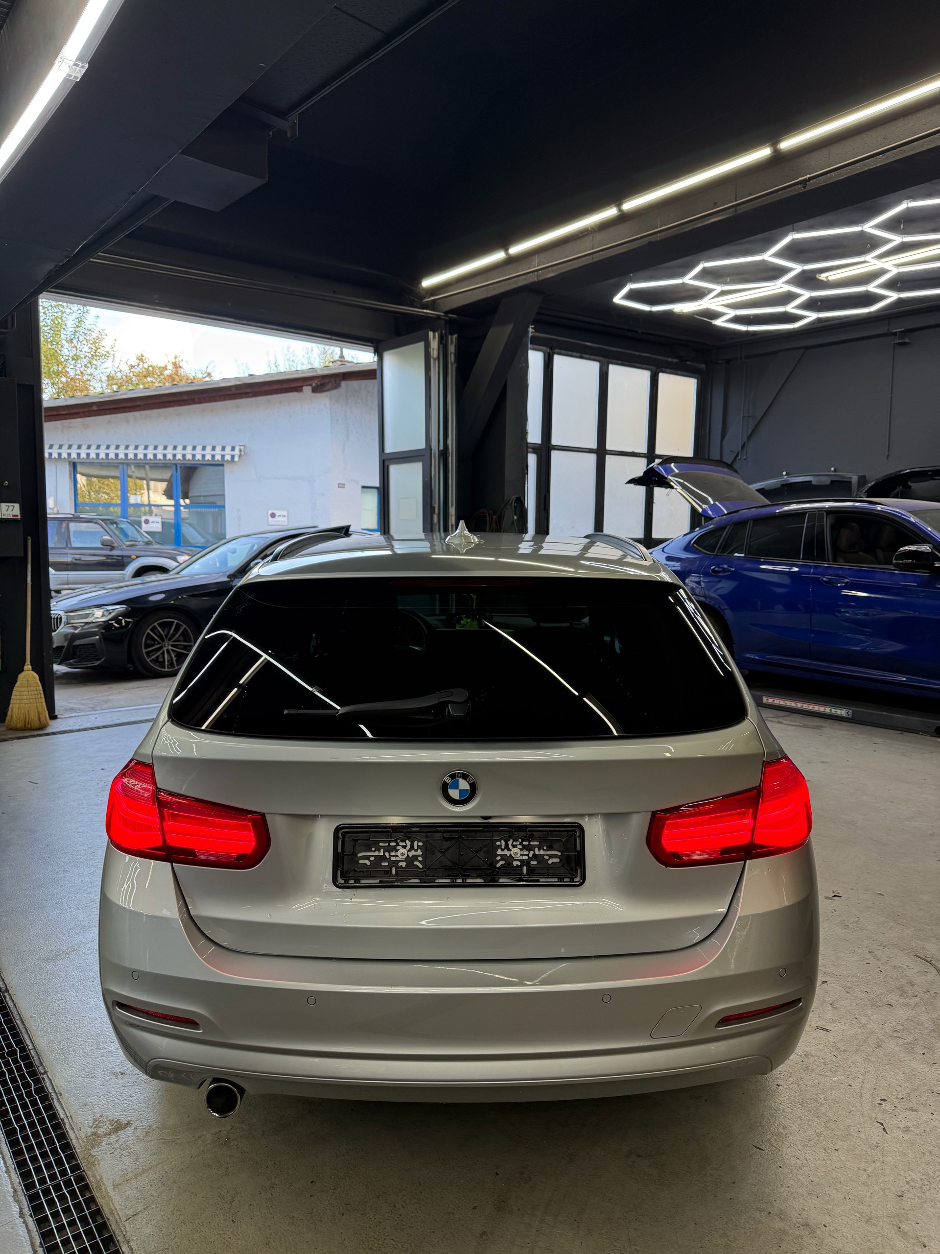 BMW 318d Touring M Sport Line Steptronic-image-3