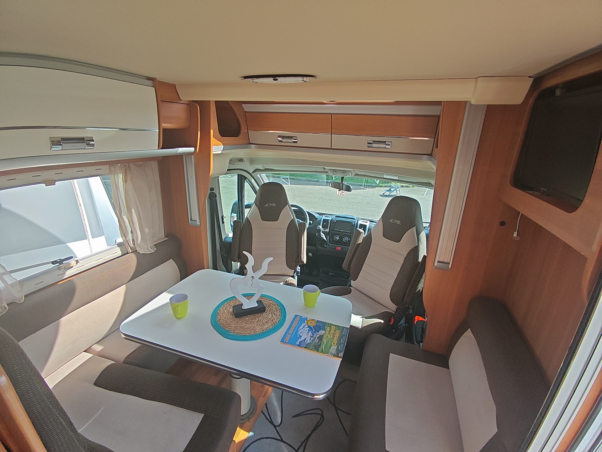LAIKA Ecovip 309***erstklassige Hymer-Qualität mit winterfestem Aufbau, bequemen Längsbetten und stilvollem italienischem Design***-image-1