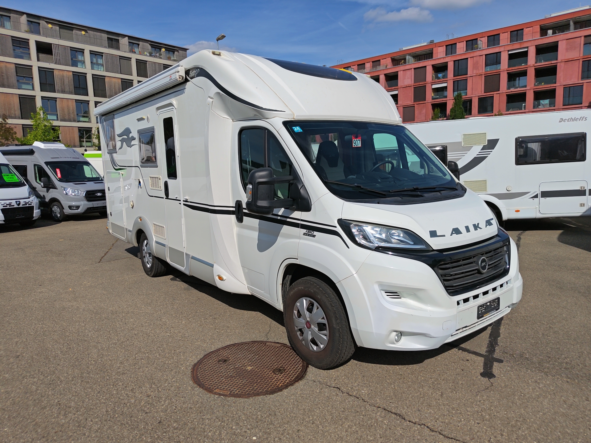 LAIKA Ecovip 309***erstklassige Hymer-Qualität mit winterfestem Aufbau, bequemen Längsbetten und stilvollem italienischem Design***-image-0