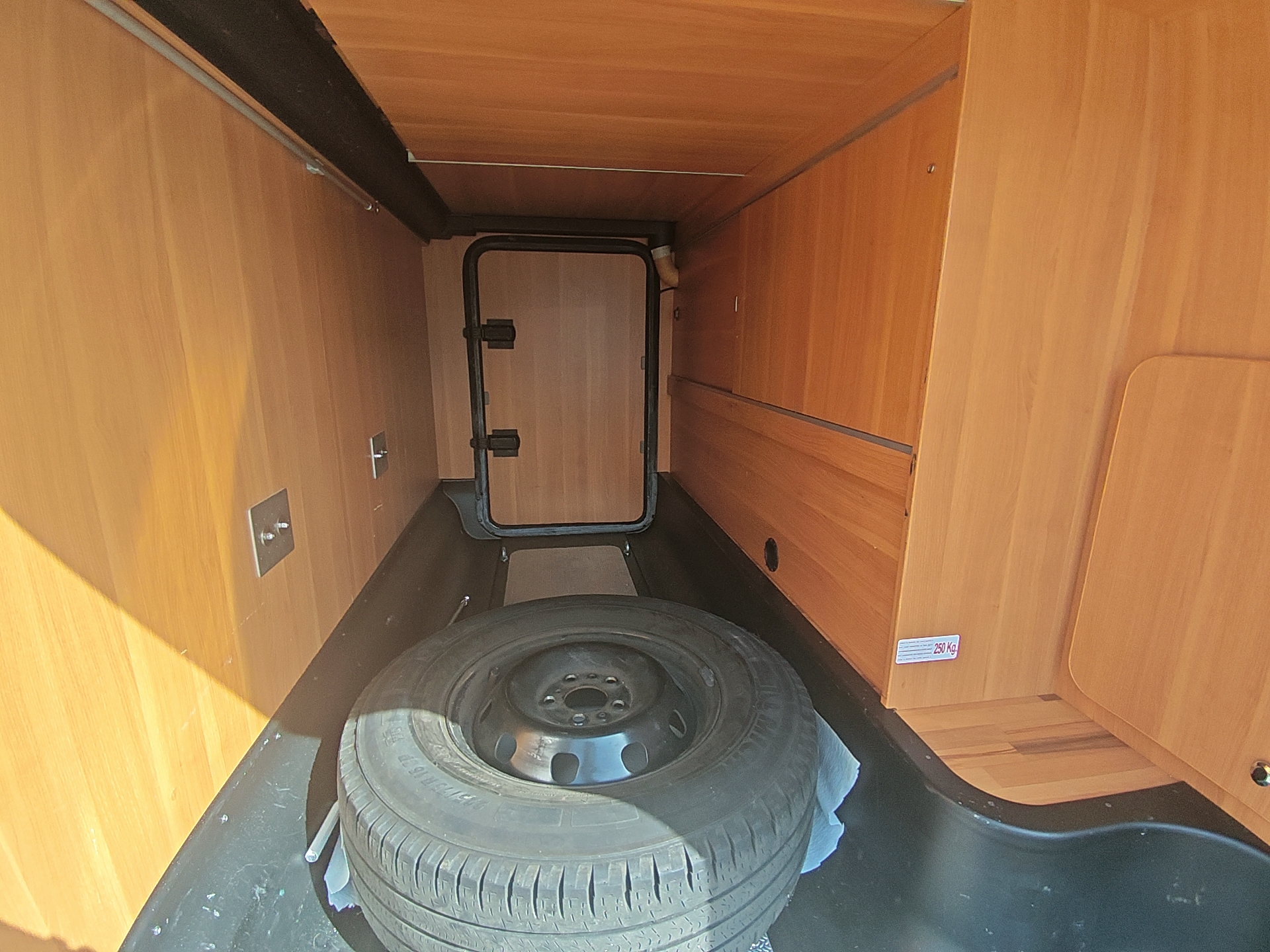 LAIKA Ecovip 309***erstklassige Hymer-Qualität mit winterfestem Aufbau, bequemen Längsbetten und stilvollem italienischem Design***-image-17