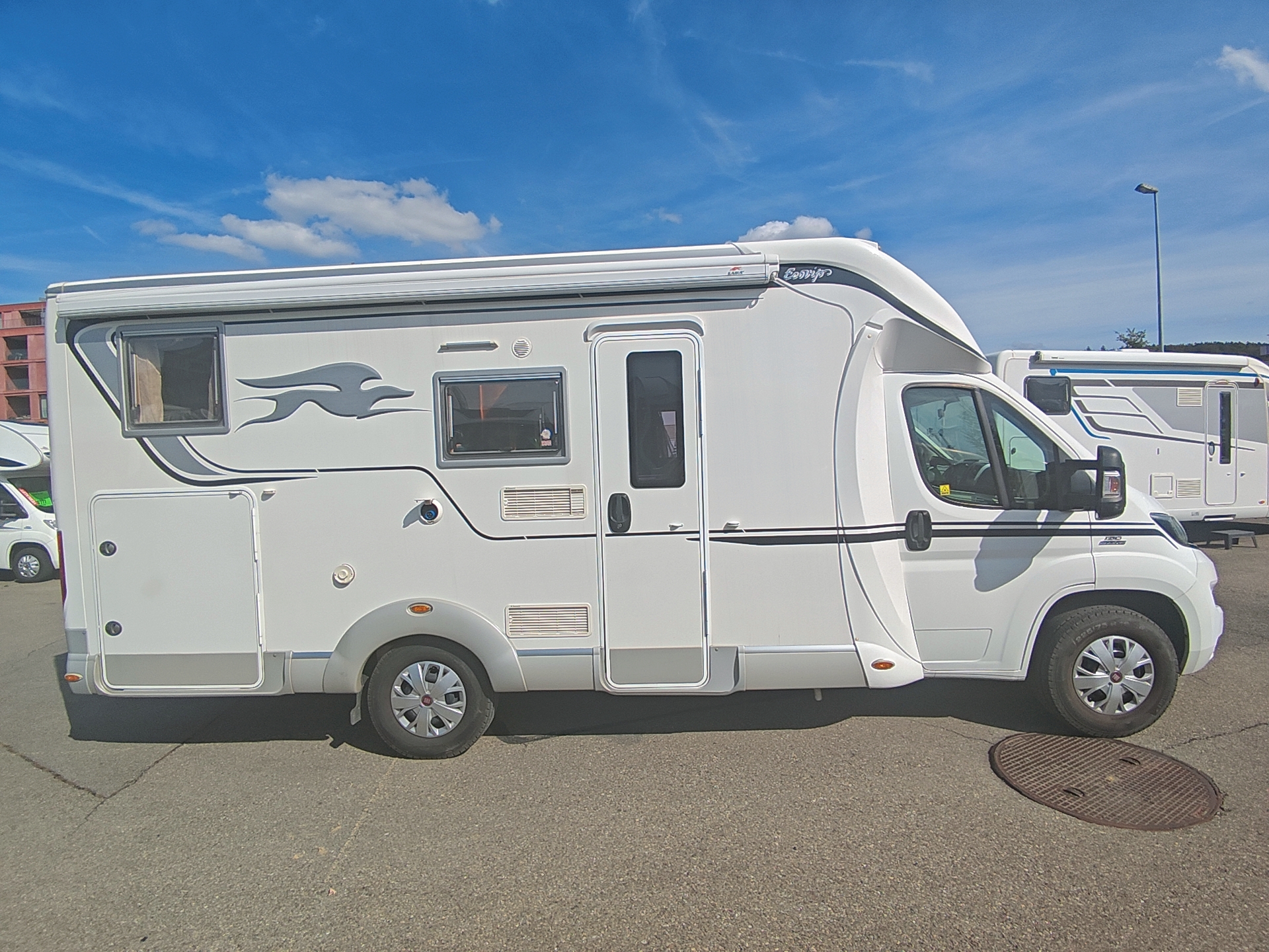 LAIKA Ecovip 309***erstklassige Hymer-Qualität mit winterfestem Aufbau, bequemen Längsbetten und stilvollem italienischem Design***-image-9