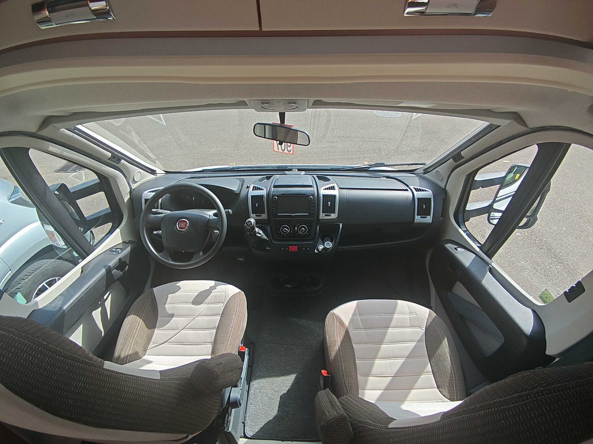 LAIKA Ecovip 309***erstklassige Hymer-Qualität mit winterfestem Aufbau, bequemen Längsbetten und stilvollem italienischem Design***-image-14