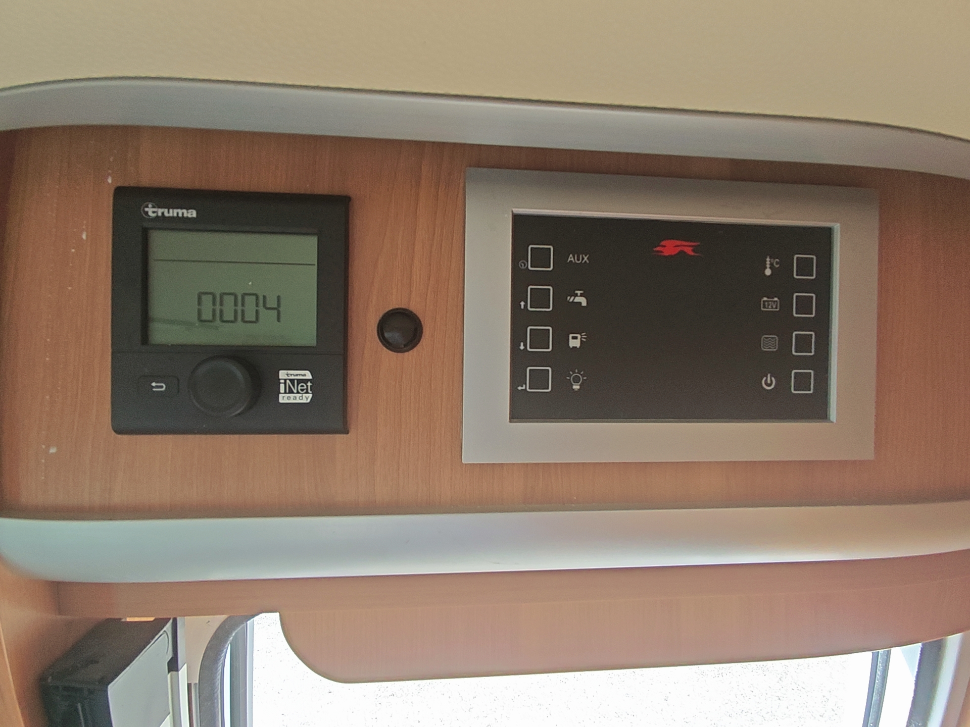 LAIKA Ecovip 309***erstklassige Hymer-Qualität mit winterfestem Aufbau, bequemen Längsbetten und stilvollem italienischem Design***-image-23