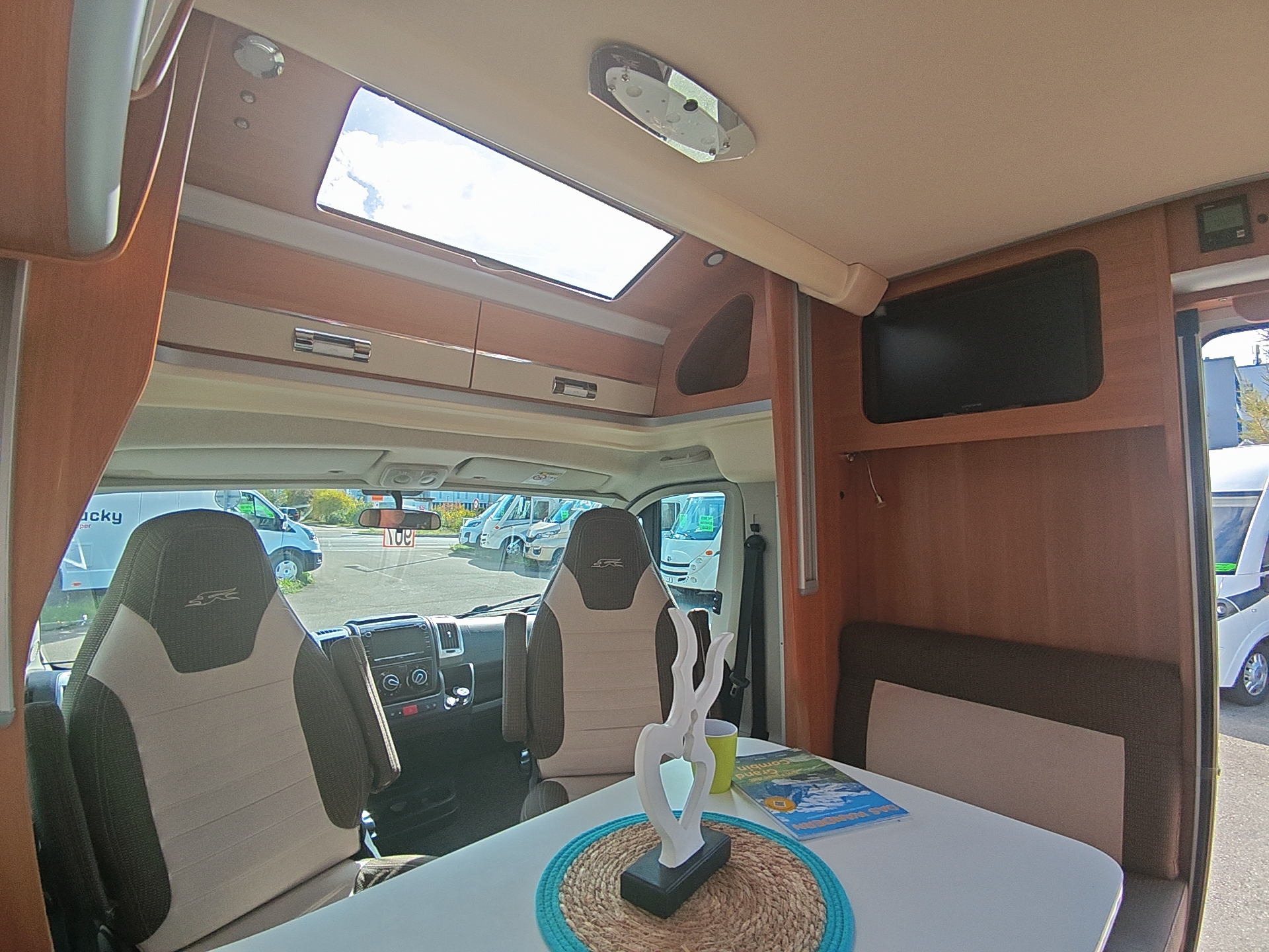 LAIKA Ecovip 309***erstklassige Hymer-Qualität mit winterfestem Aufbau, bequemen Längsbetten und stilvollem italienischem Design***-image-15