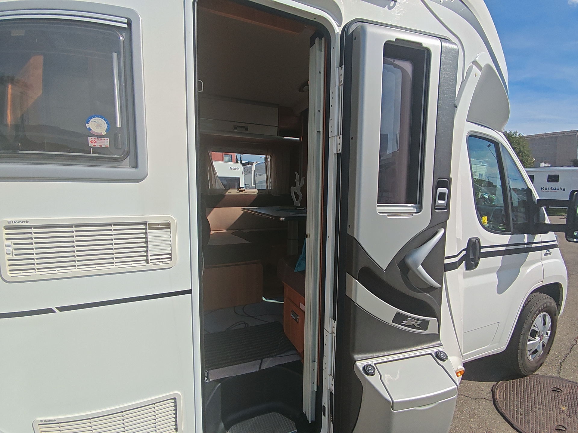 LAIKA Ecovip 309***erstklassige Hymer-Qualität mit winterfestem Aufbau, bequemen Längsbetten und stilvollem italienischem Design***-image-11