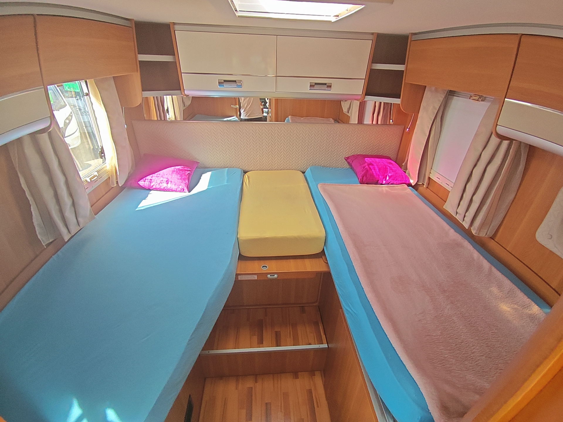 LAIKA Ecovip 309***erstklassige Hymer-Qualität mit winterfestem Aufbau, bequemen Längsbetten und stilvollem italienischem Design***-image-3