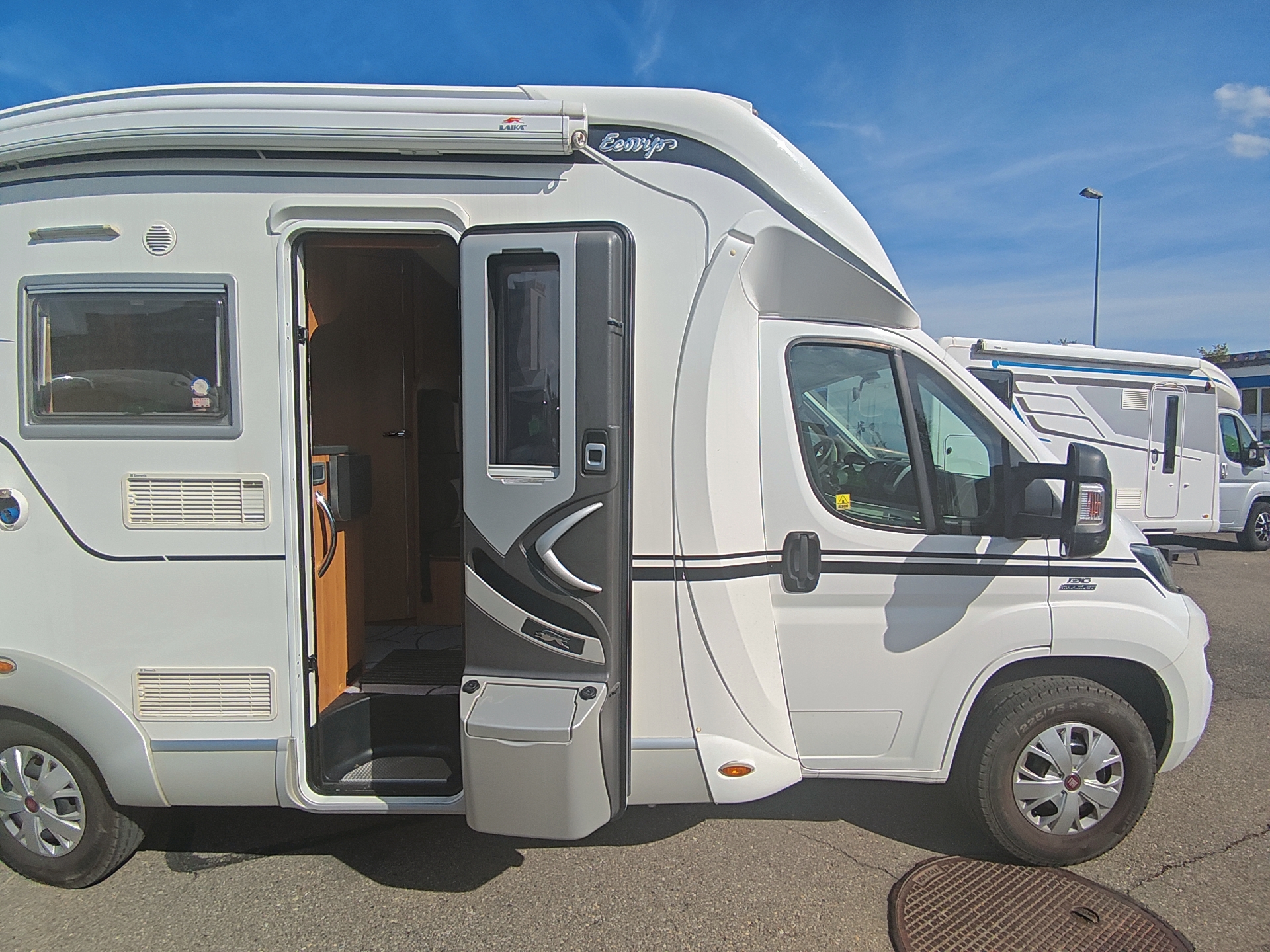 LAIKA Ecovip 309***erstklassige Hymer-Qualität mit winterfestem Aufbau, bequemen Längsbetten und stilvollem italienischem Design***-image-10