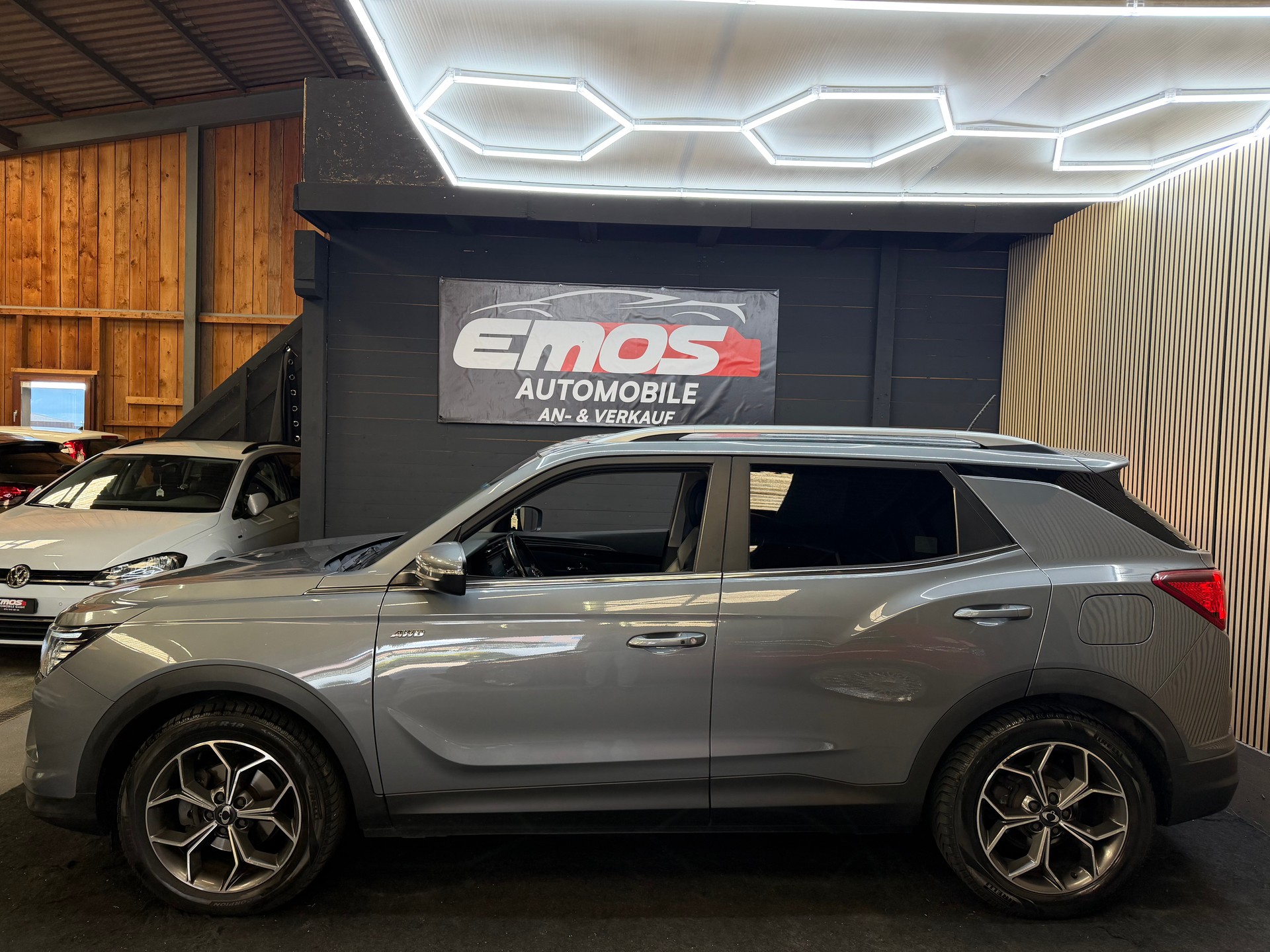 KGM-SsangYong Korando 1.6e Xdi Sapphire 4WD Automat-image-3
