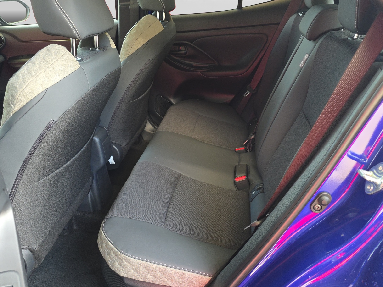 TOYOTA Yaris Cross 1.5 VVT-i HSD Premium AWD-i-image-12