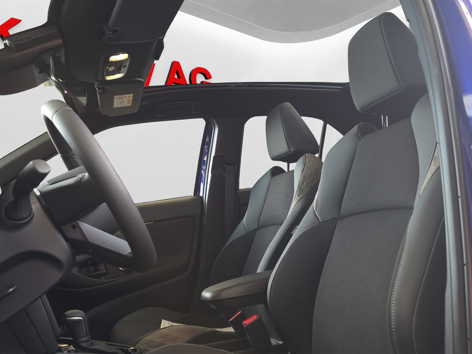 TOYOTA Yaris Cross 1.5 VVT-i HSD Premium AWD-i-image-14