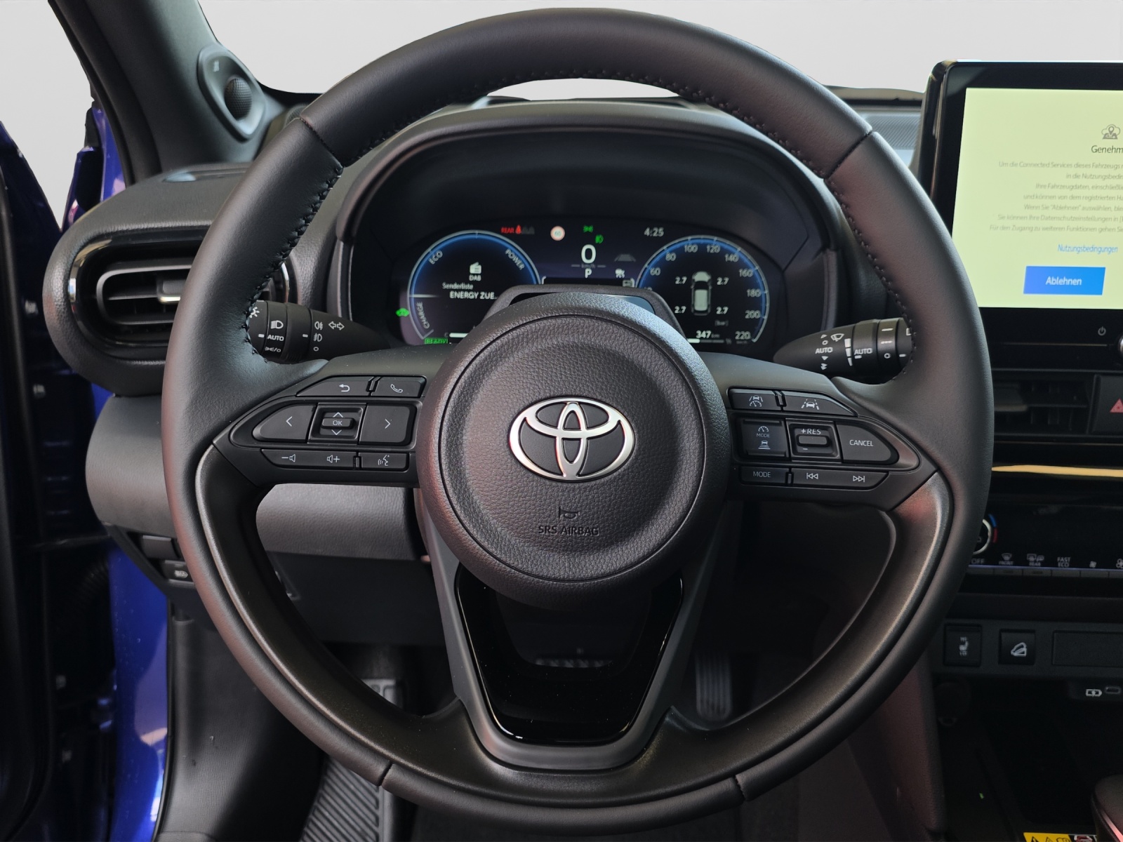 TOYOTA Yaris Cross 1.5 VVT-i HSD Premium AWD-i-image-9