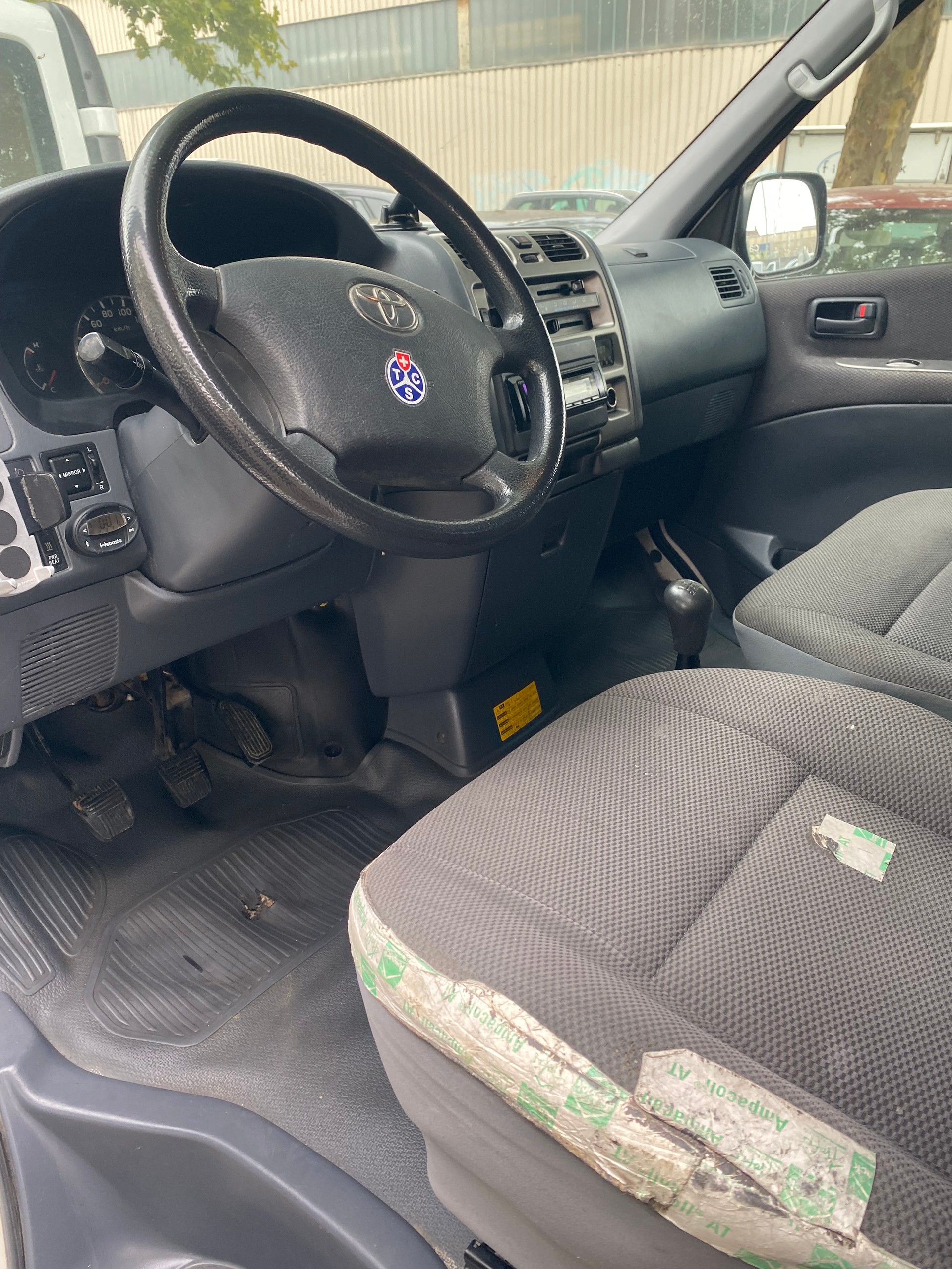 TOYOTA Hiace D-4D Van SWB-image-11