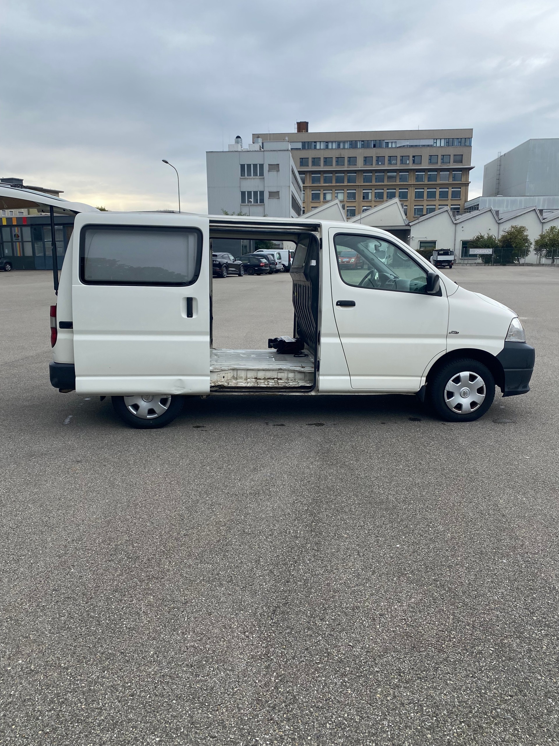 TOYOTA Hiace D-4D Van SWB-image-9