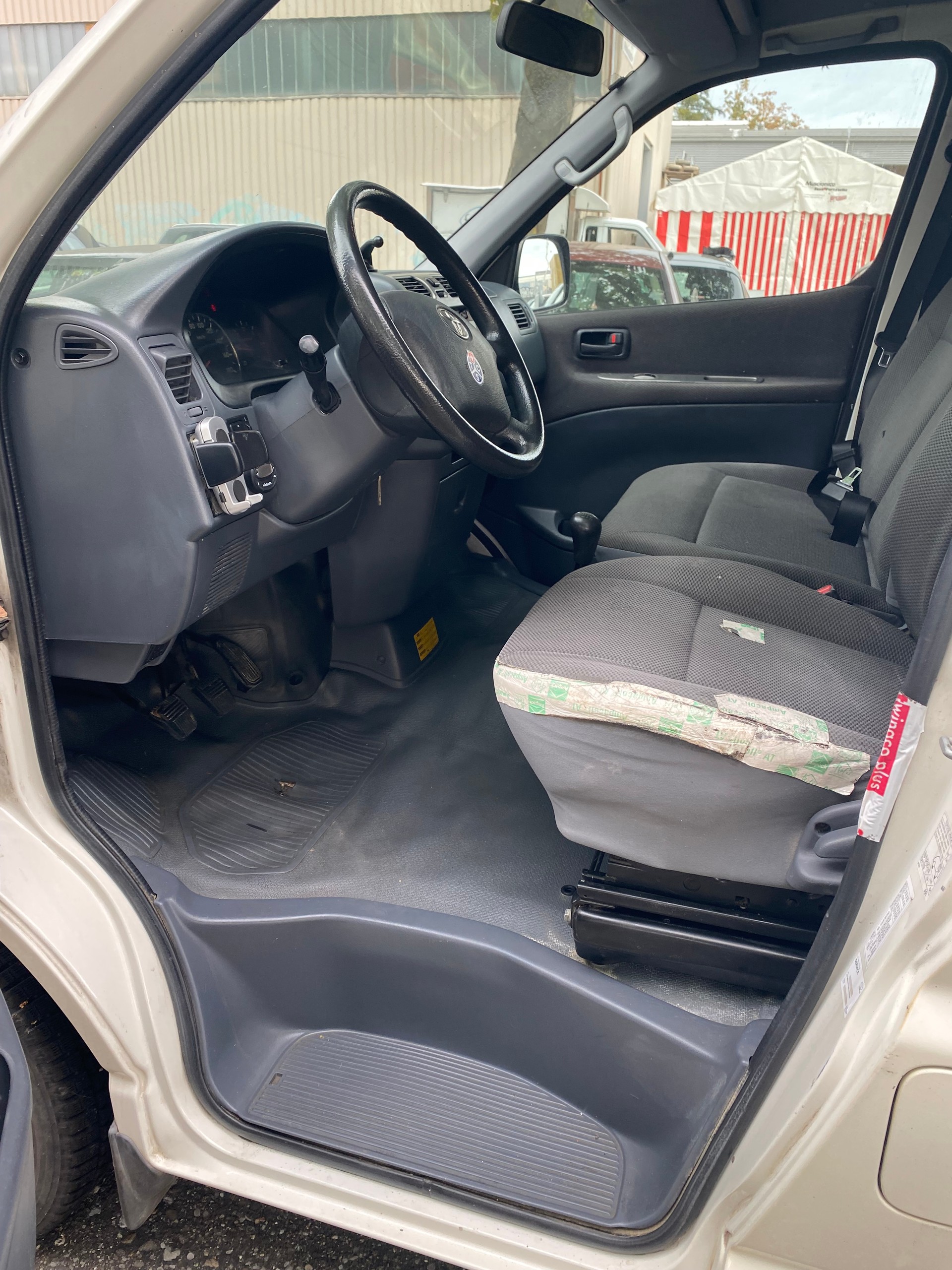 TOYOTA Hiace D-4D Van SWB-image-10