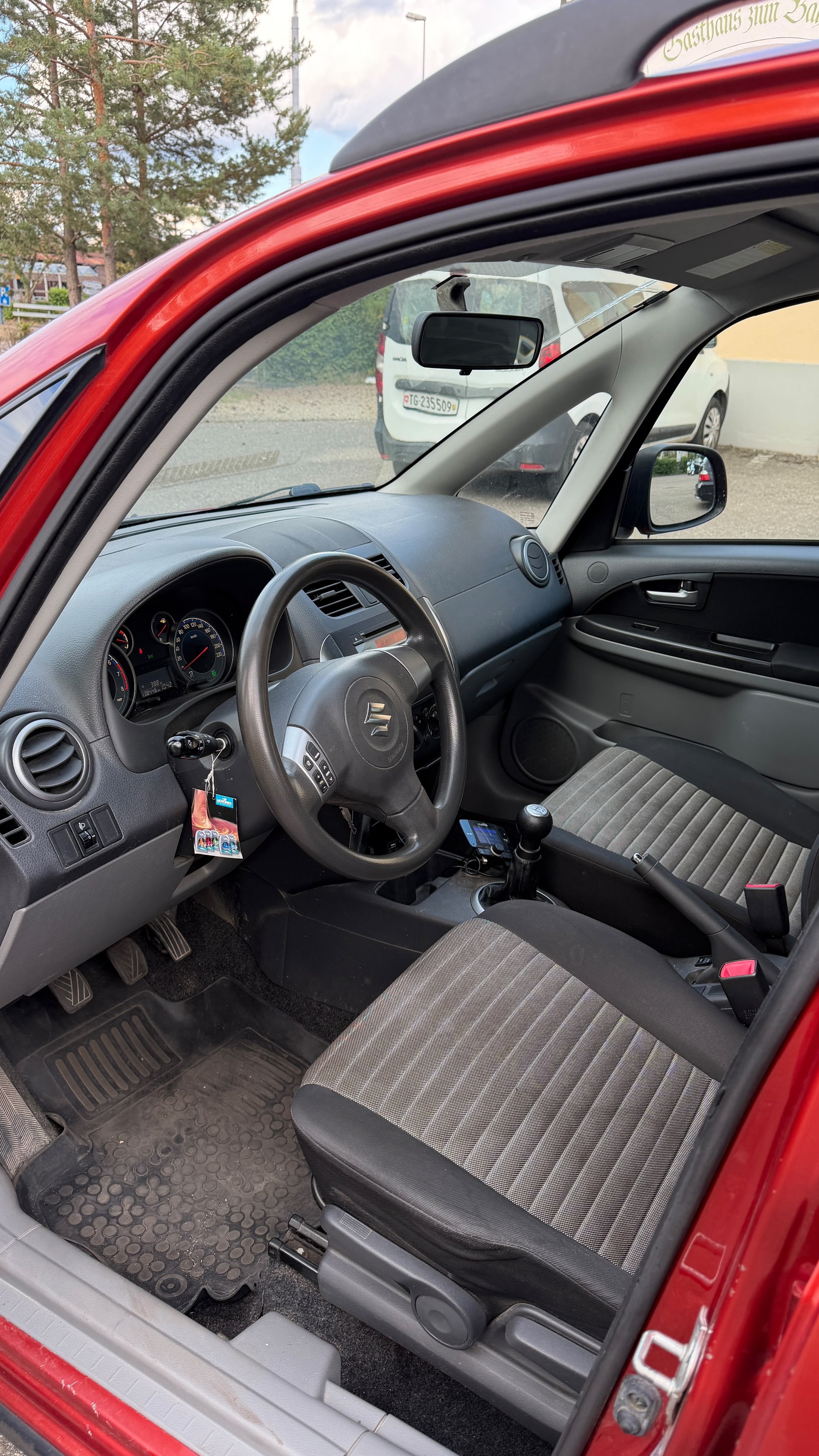 SUZUKI SX4-image-4