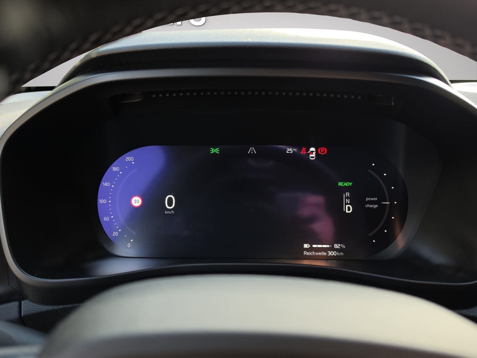 VOLVO C40 P8 Twin Recharge AWD-image-13