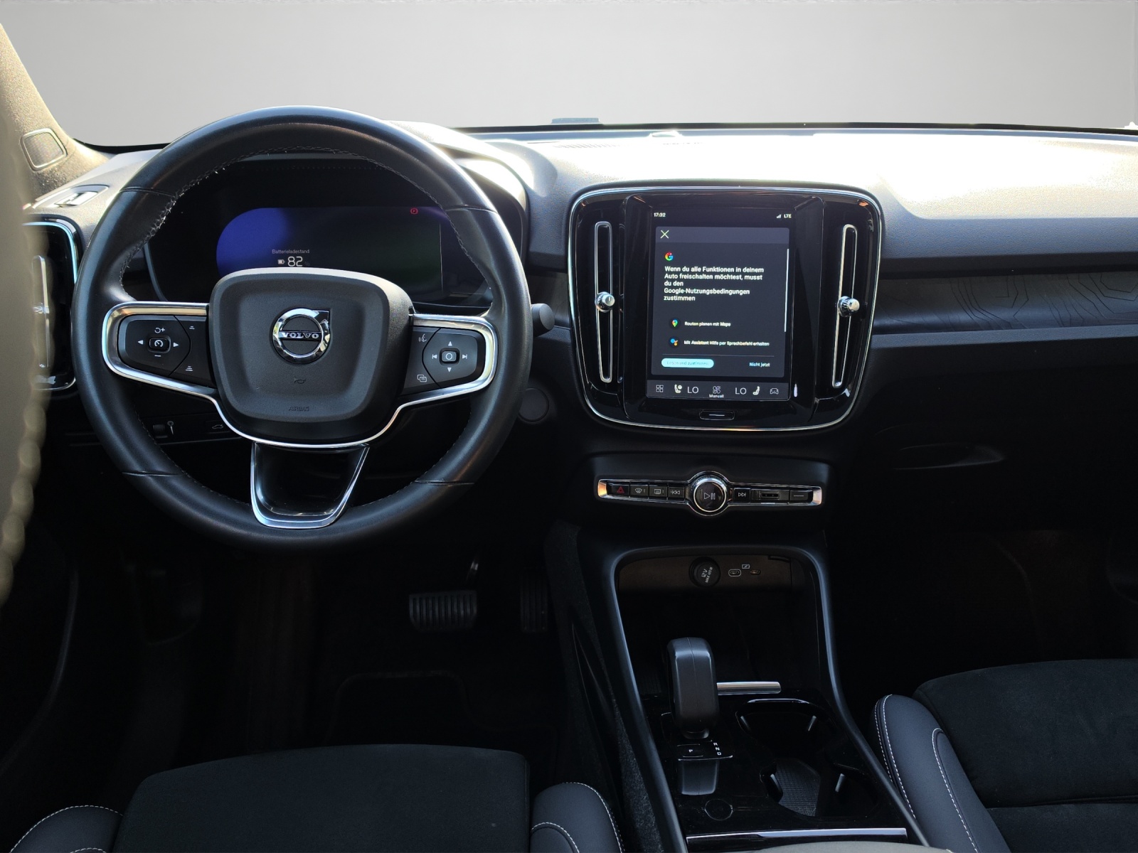 VOLVO C40 P8 Twin Recharge AWD-image-2