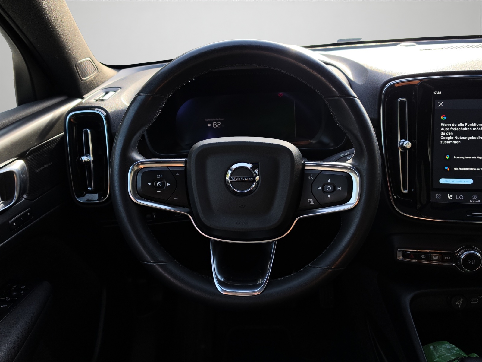 VOLVO C40 P8 Twin Recharge AWD-image-5
