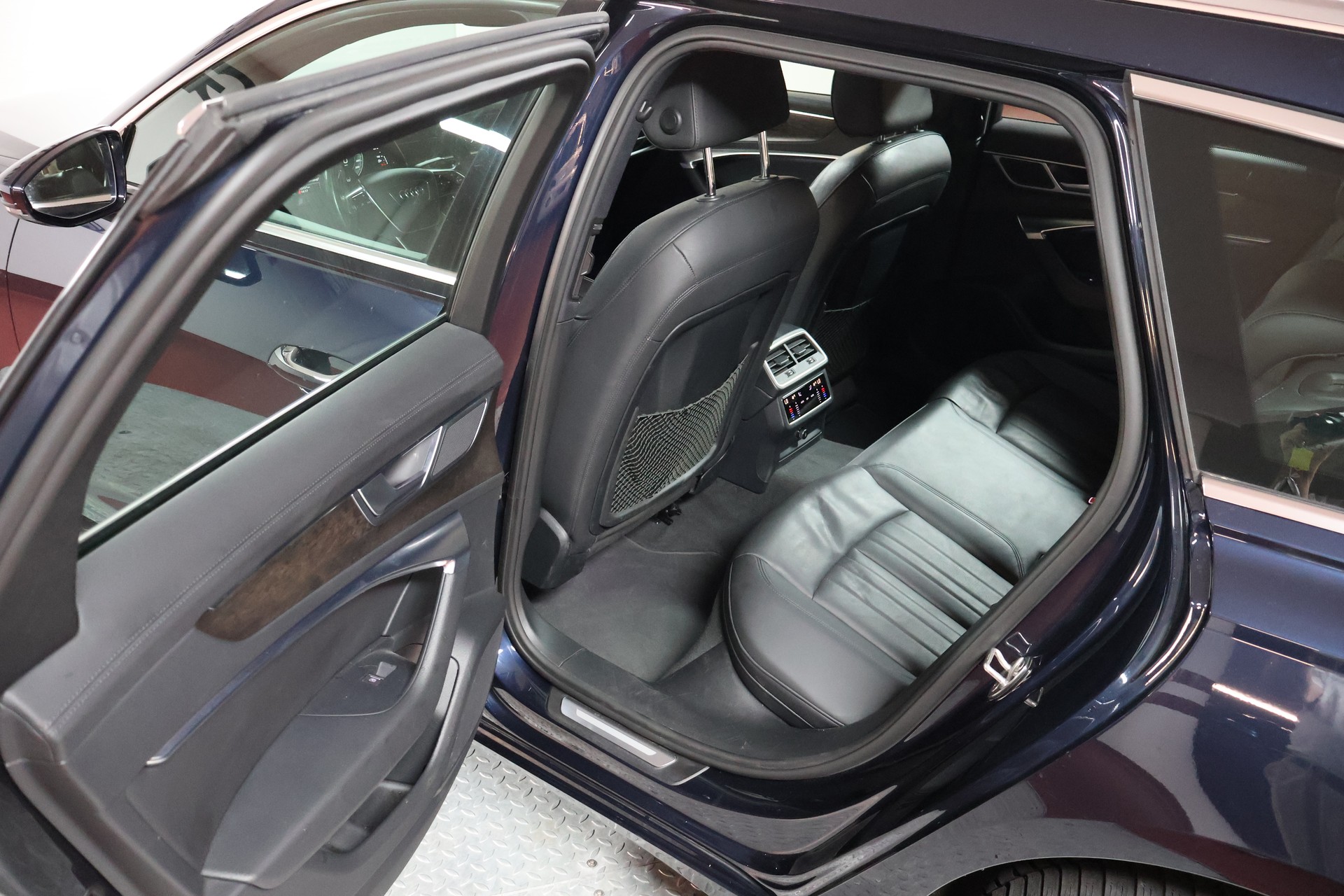 AUDI A6 Avant 40 TDI Sport Attraction quattro S-tronic-image-15